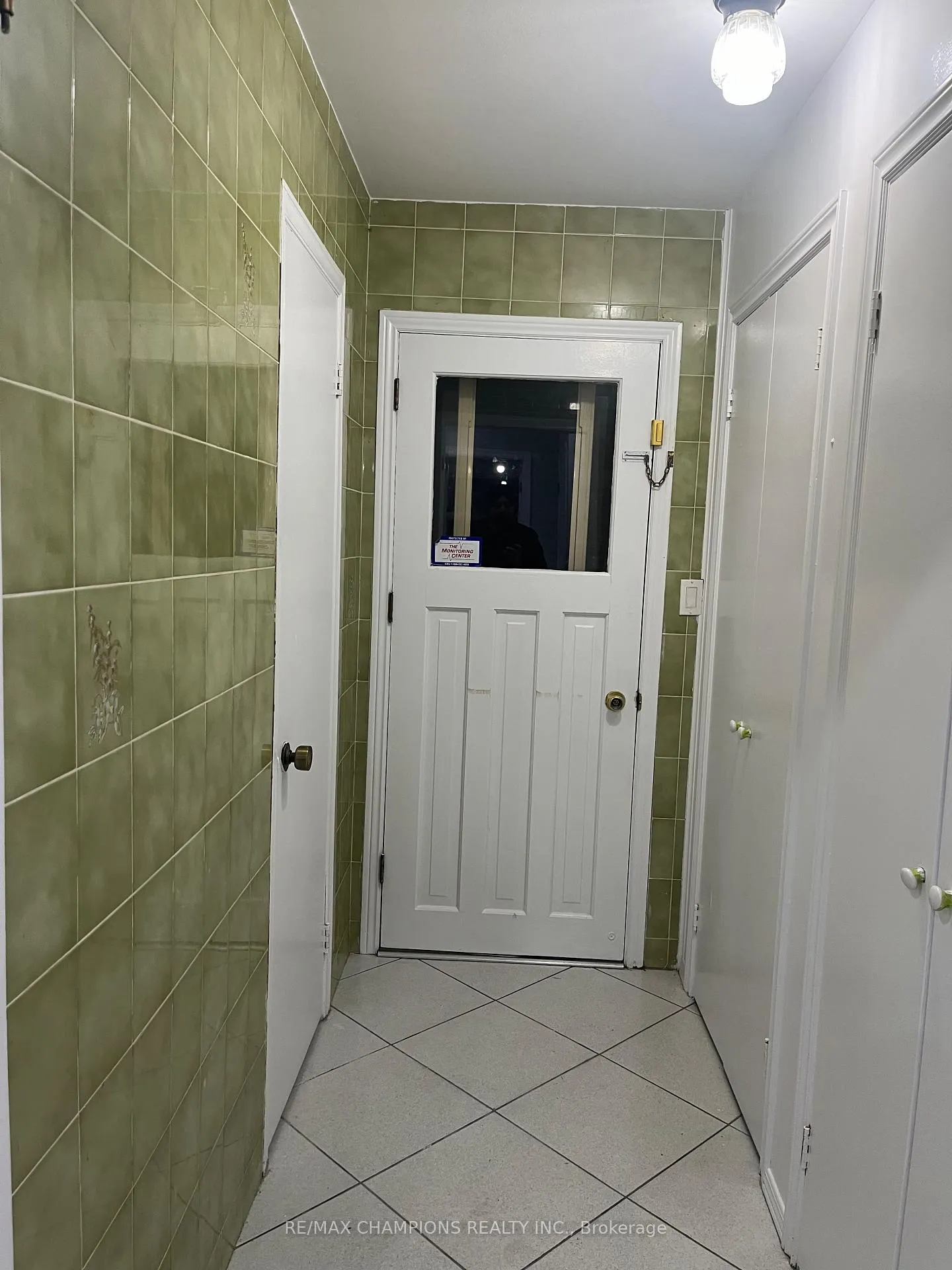 Photo 31 of 249 Centre Street N, Brampton, Brampton North — HOMEH