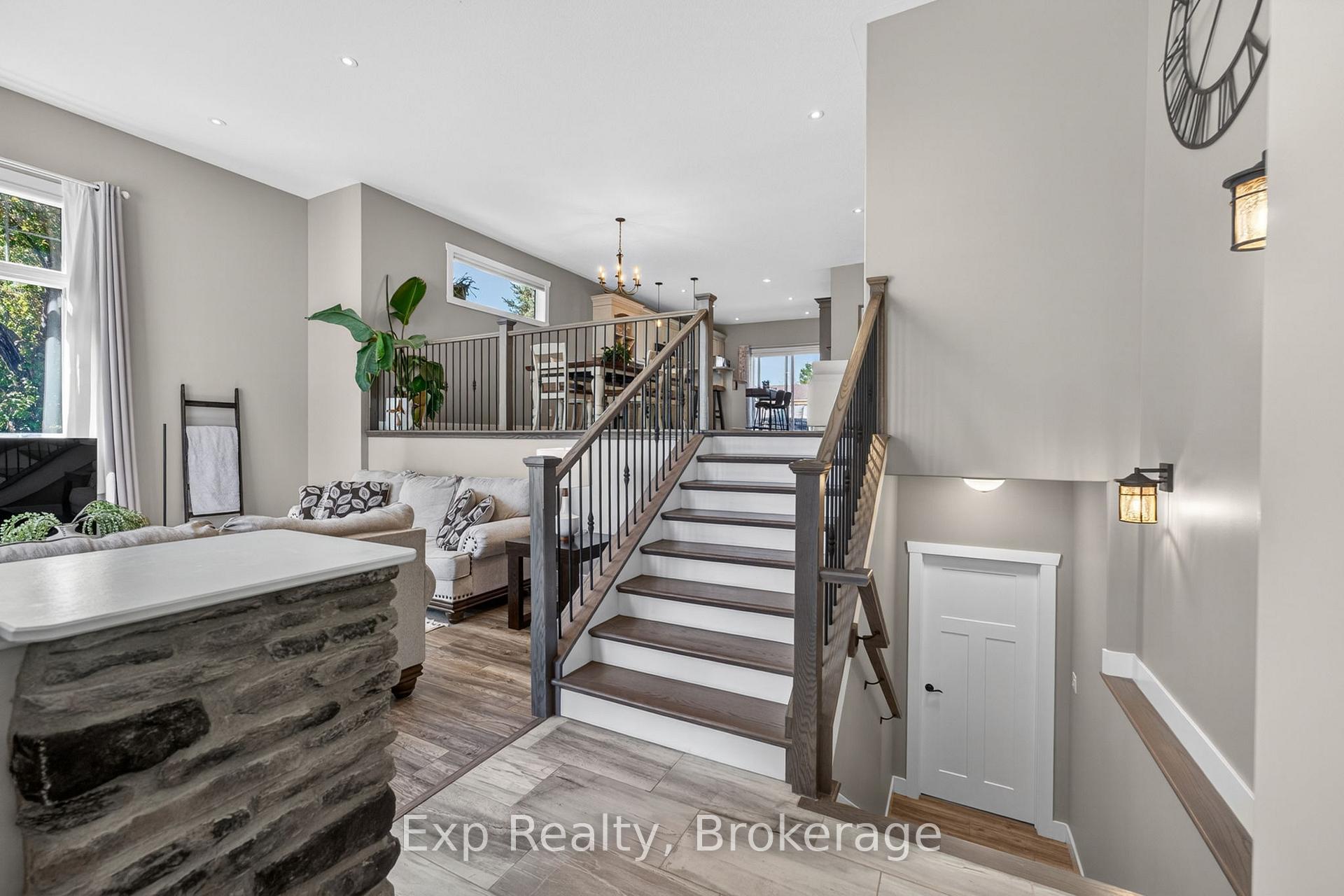 Photo 2 of 564 Sidney Street, Belleville, Belleville Ward — HOMEH