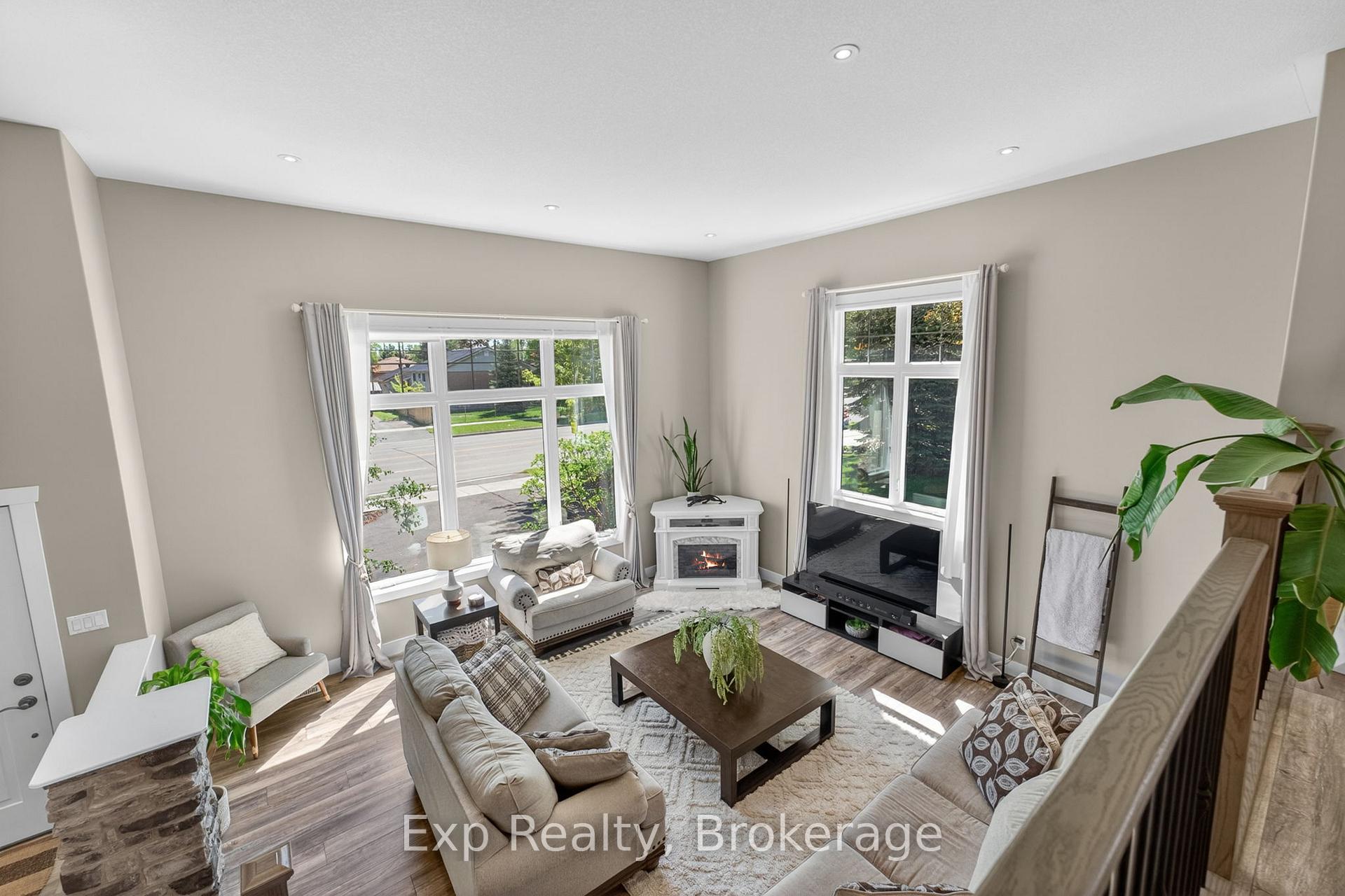 Photo 5 of 564 Sidney Street, Belleville, Belleville Ward — HOMEH