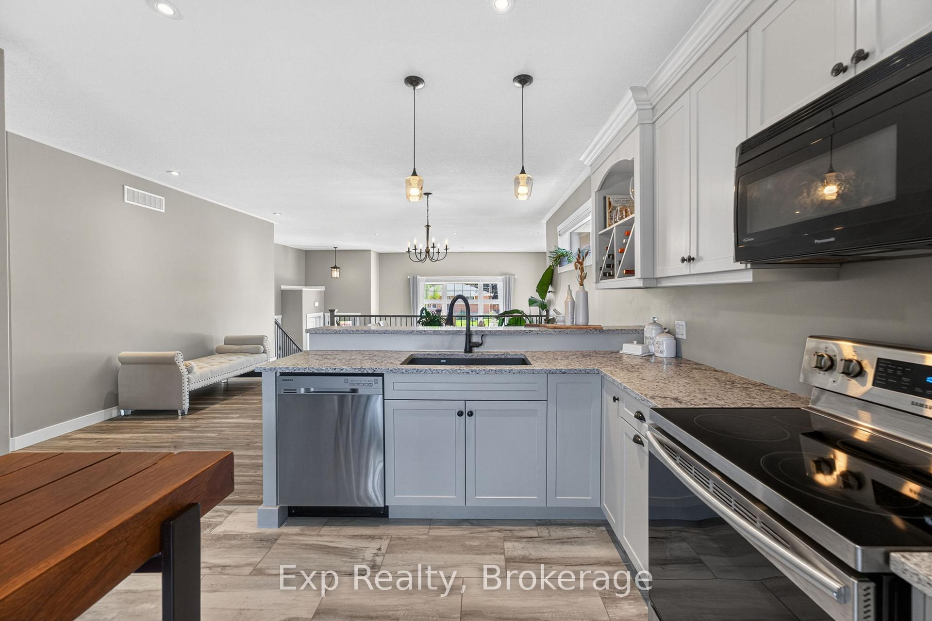 Photo 9 of 564 Sidney Street, Belleville, Belleville Ward — HOMEH