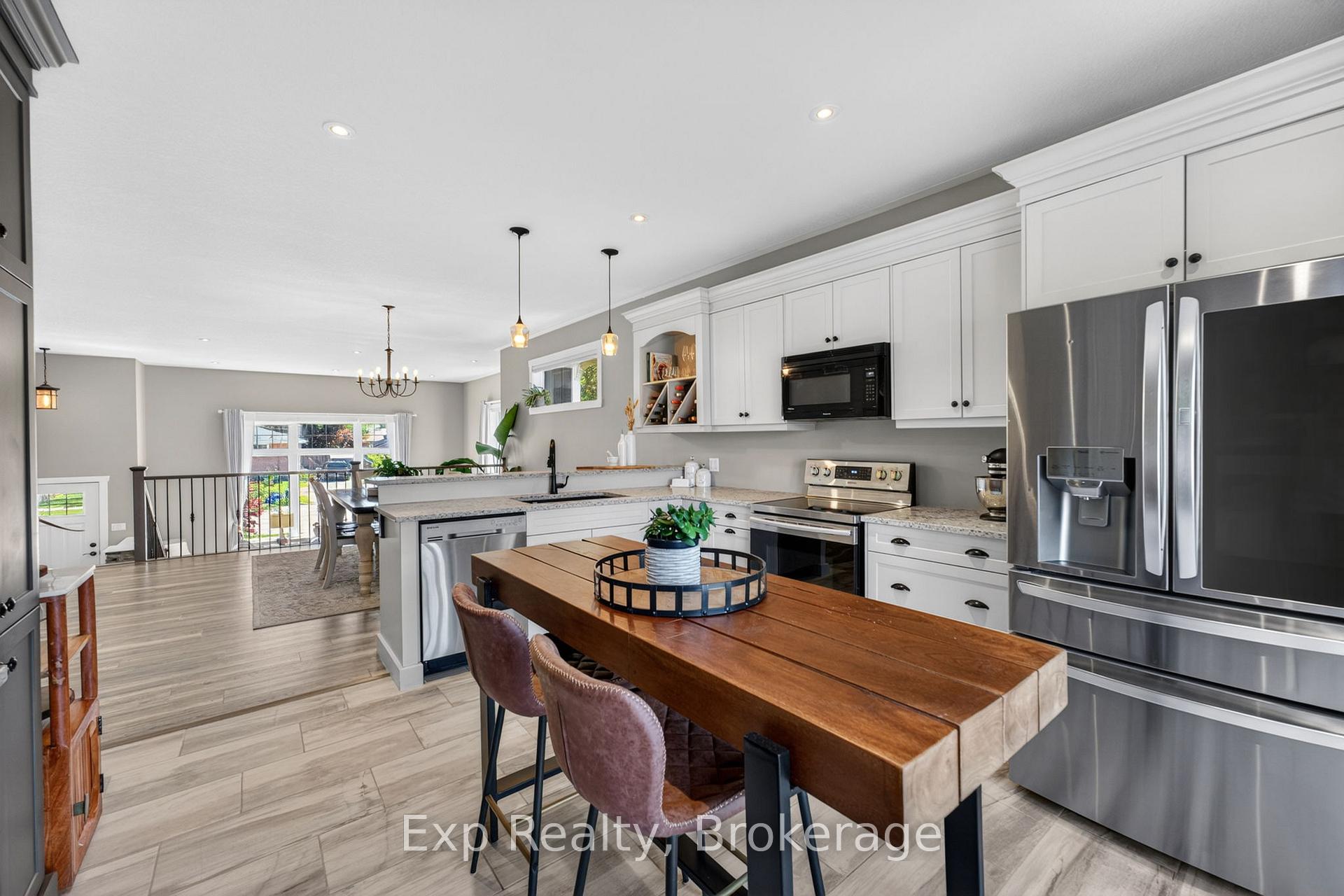 Photo 10 of 564 Sidney Street, Belleville, Belleville Ward — HOMEH