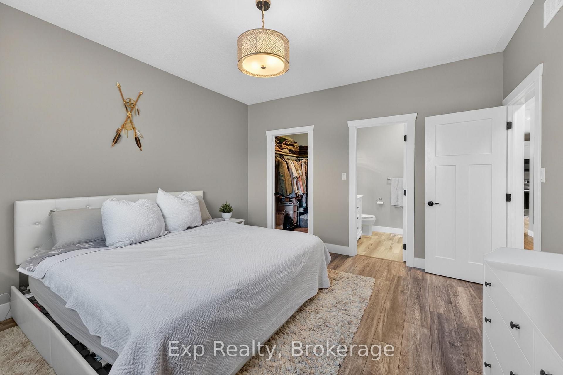 Photo 13 of 564 Sidney Street, Belleville, Belleville Ward — HOMEH