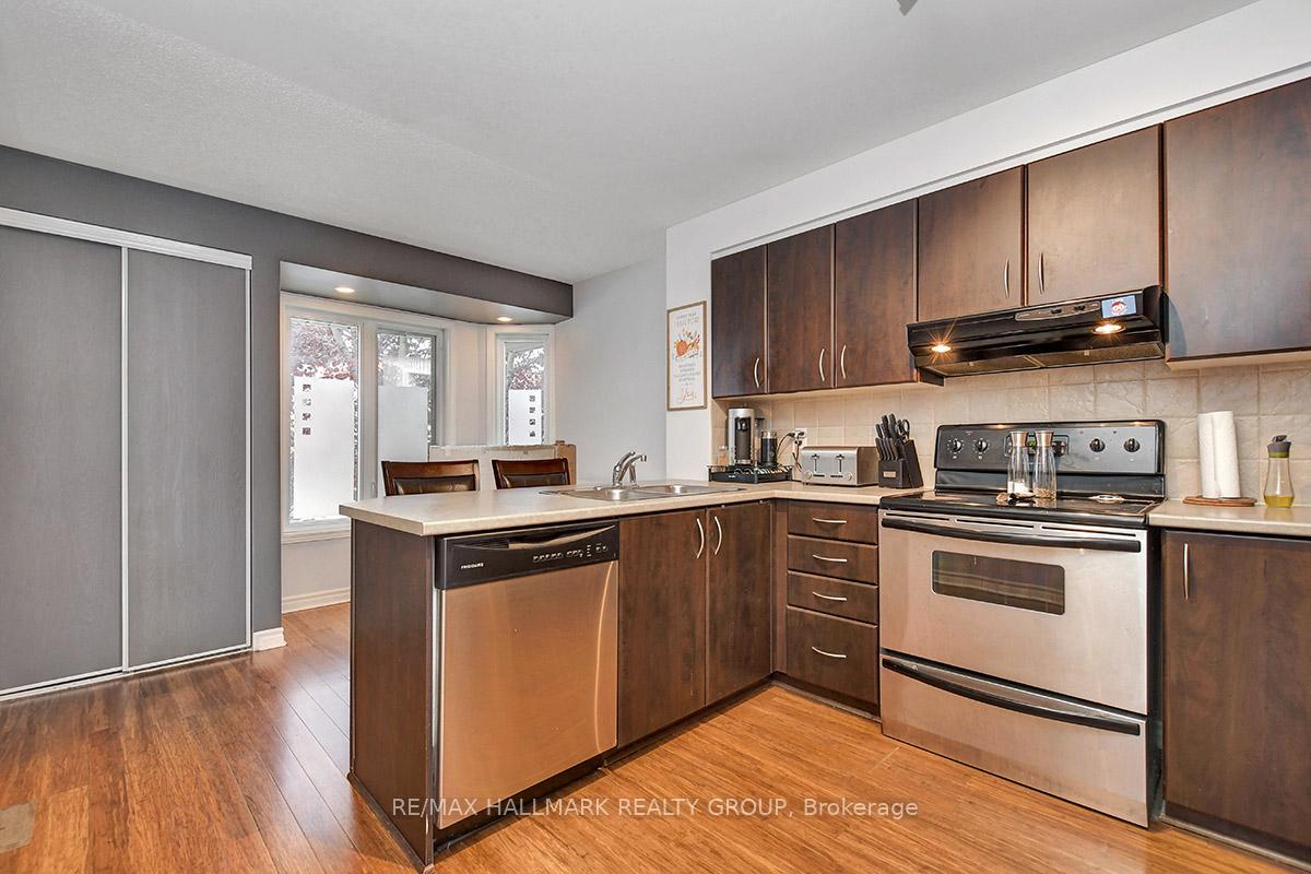 Photo 4 of 16 Lakepointe Drive, Ottawa, Avalon East — HOMEH