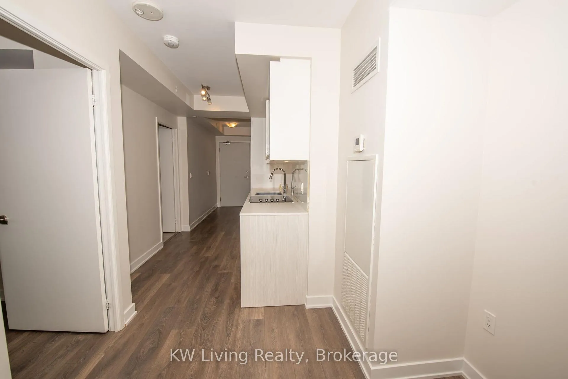 Photo 7 of Unit 1002, 195 Redpath Avenue, Toronto, Mount Pleasant West — HOMEH