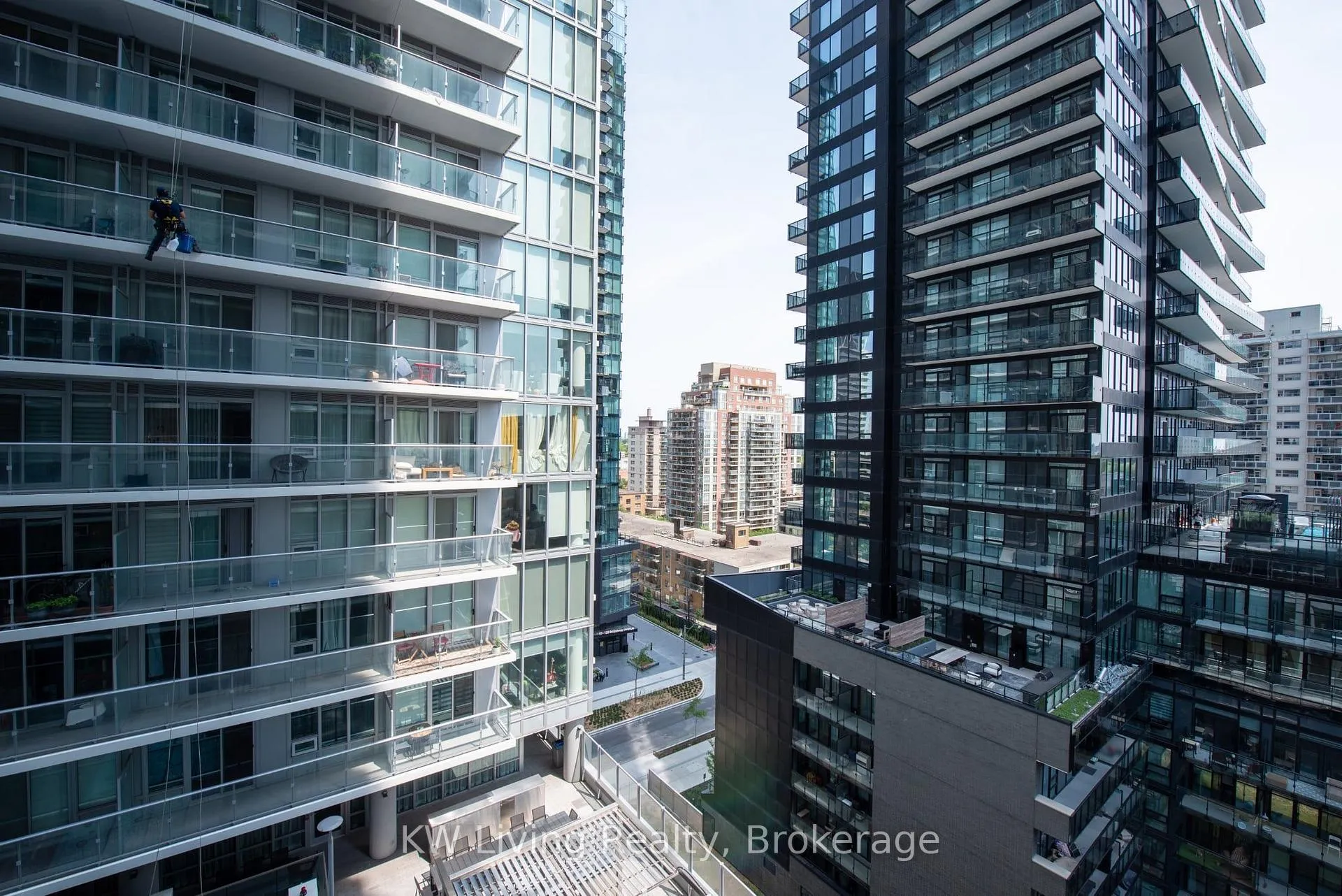 Photo 12 of Unit 1002, 195 Redpath Avenue, Toronto, Mount Pleasant West — HOMEH