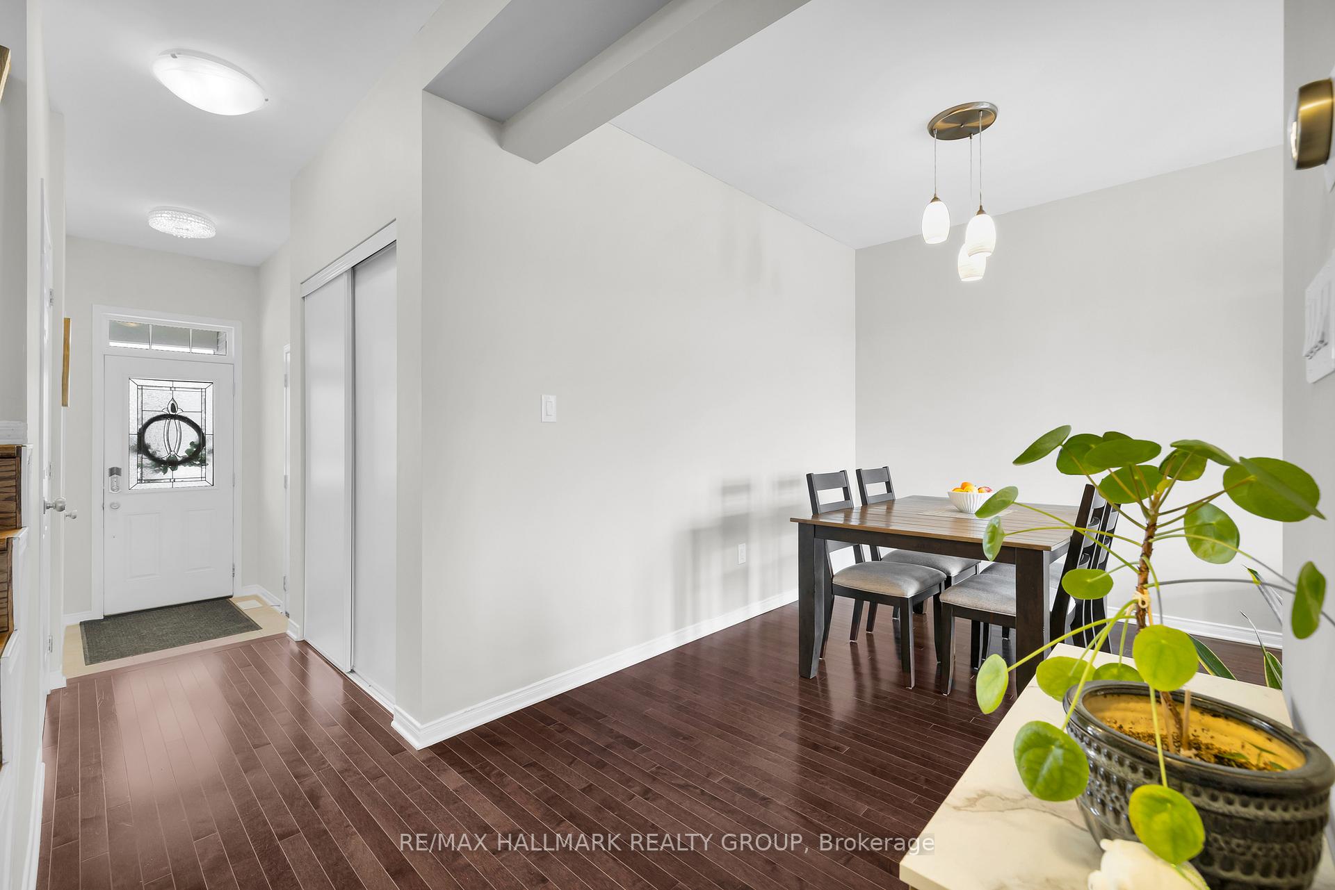 Photo 2 of 132 Laramie Crescent, Ottawa, Barrhaven - Stonebridge — HOMEH