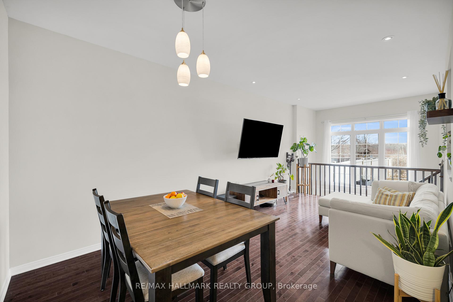 Photo 4 of 132 Laramie Crescent, Ottawa, Barrhaven - Stonebridge — HOMEH