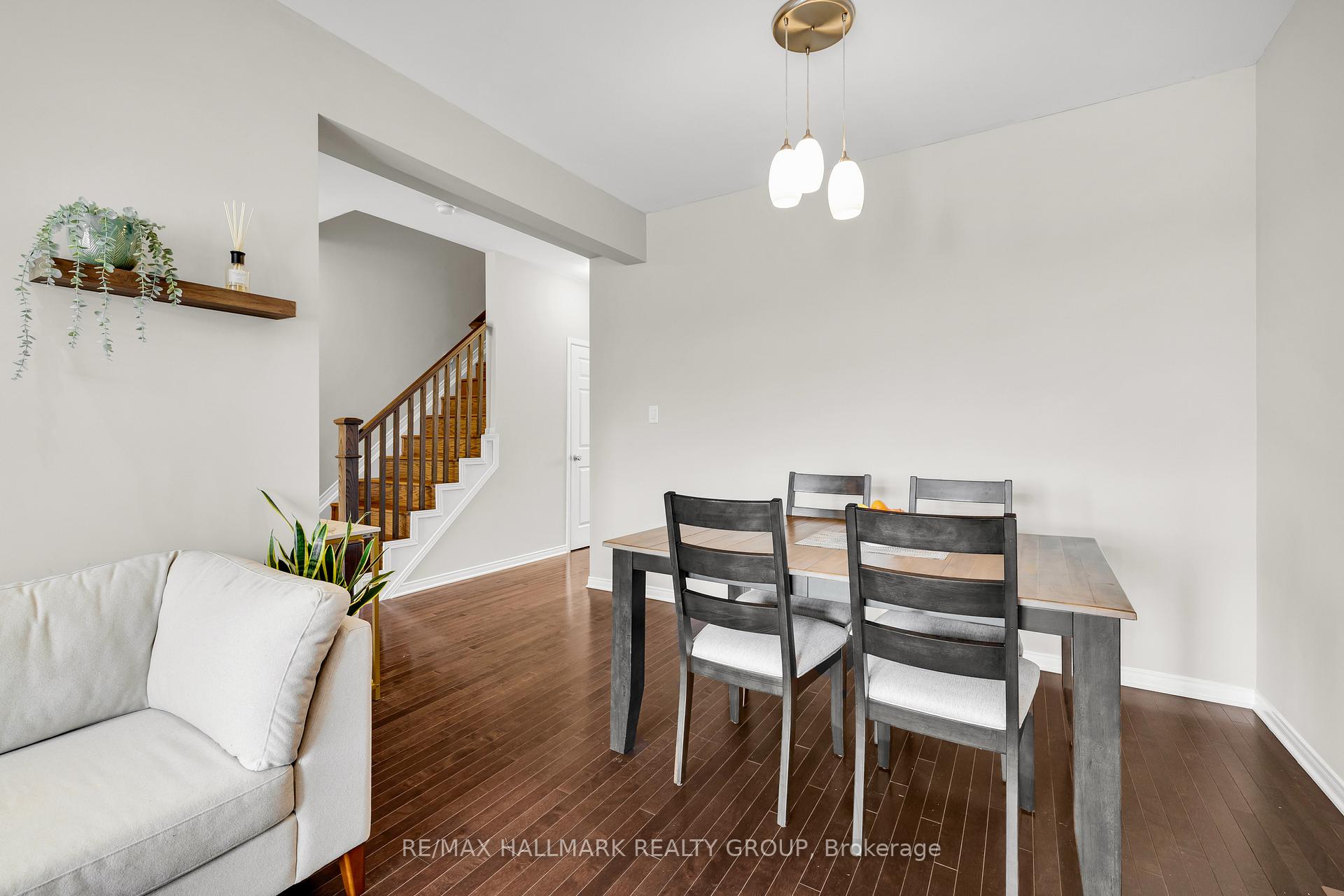 Photo 5 of 132 Laramie Crescent, Ottawa, Barrhaven - Stonebridge — HOMEH