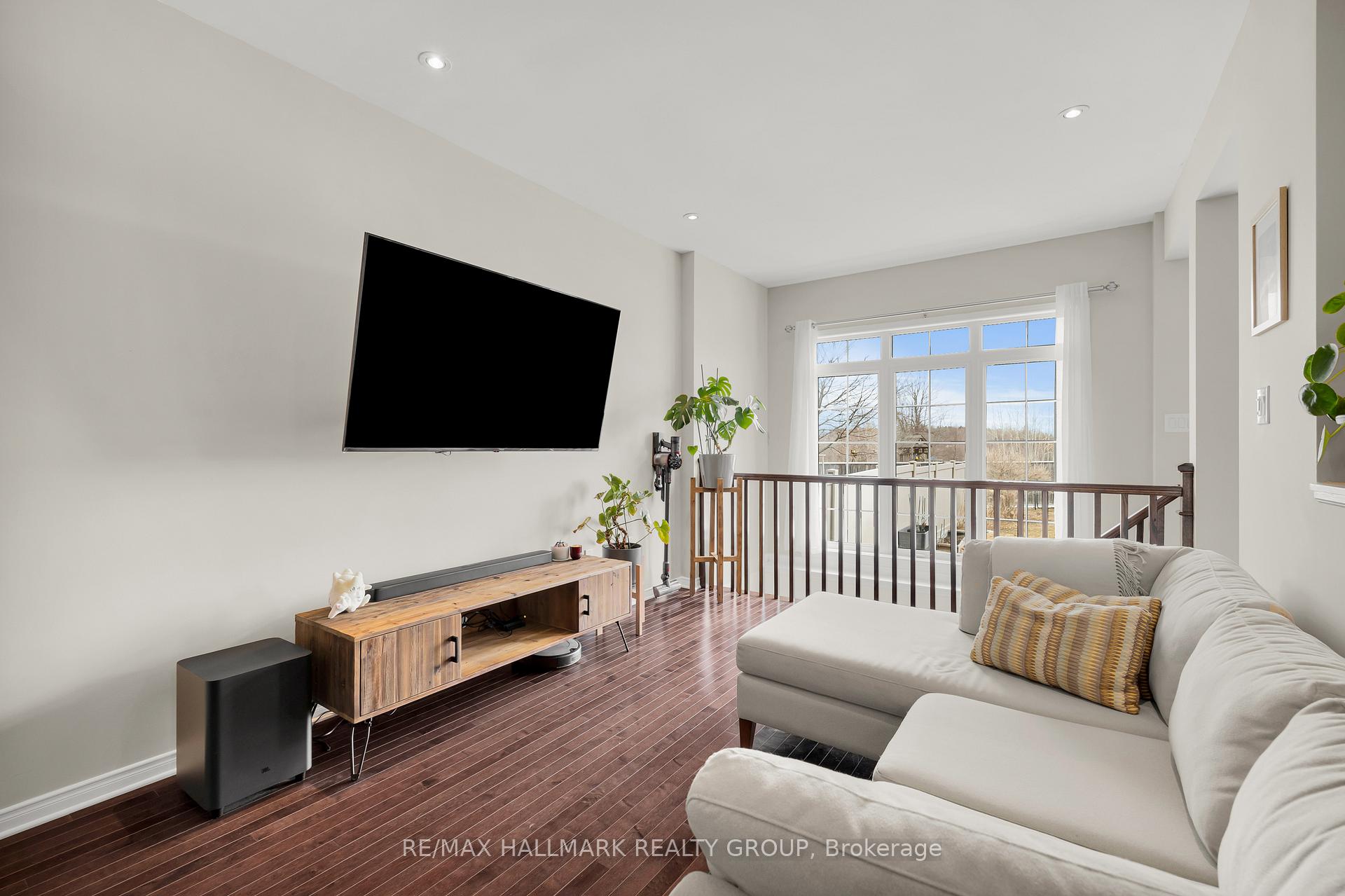 Photo 7 of 132 Laramie Crescent, Ottawa, Barrhaven - Stonebridge — HOMEH