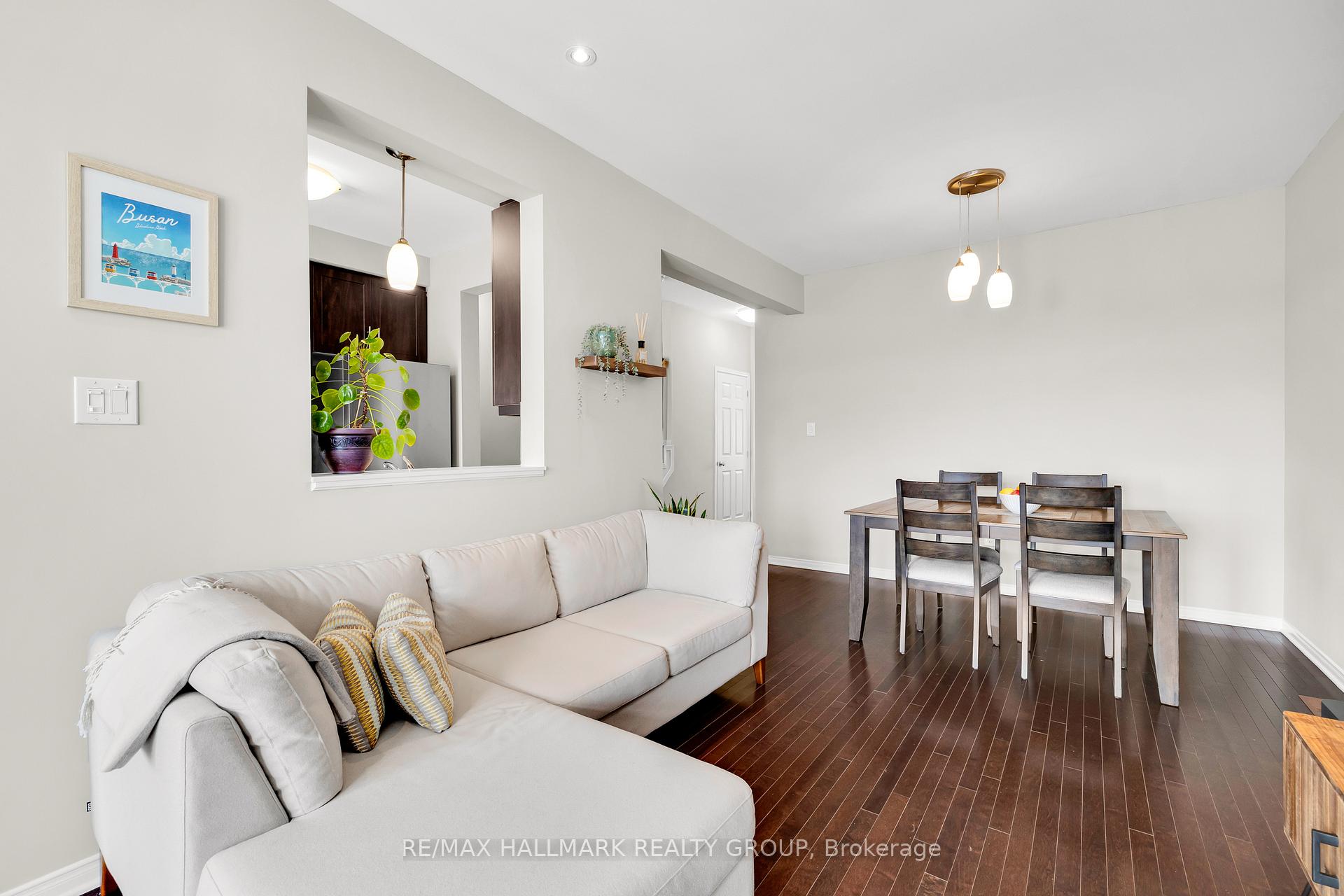 Photo 8 of 132 Laramie Crescent, Ottawa, Barrhaven - Stonebridge — HOMEH