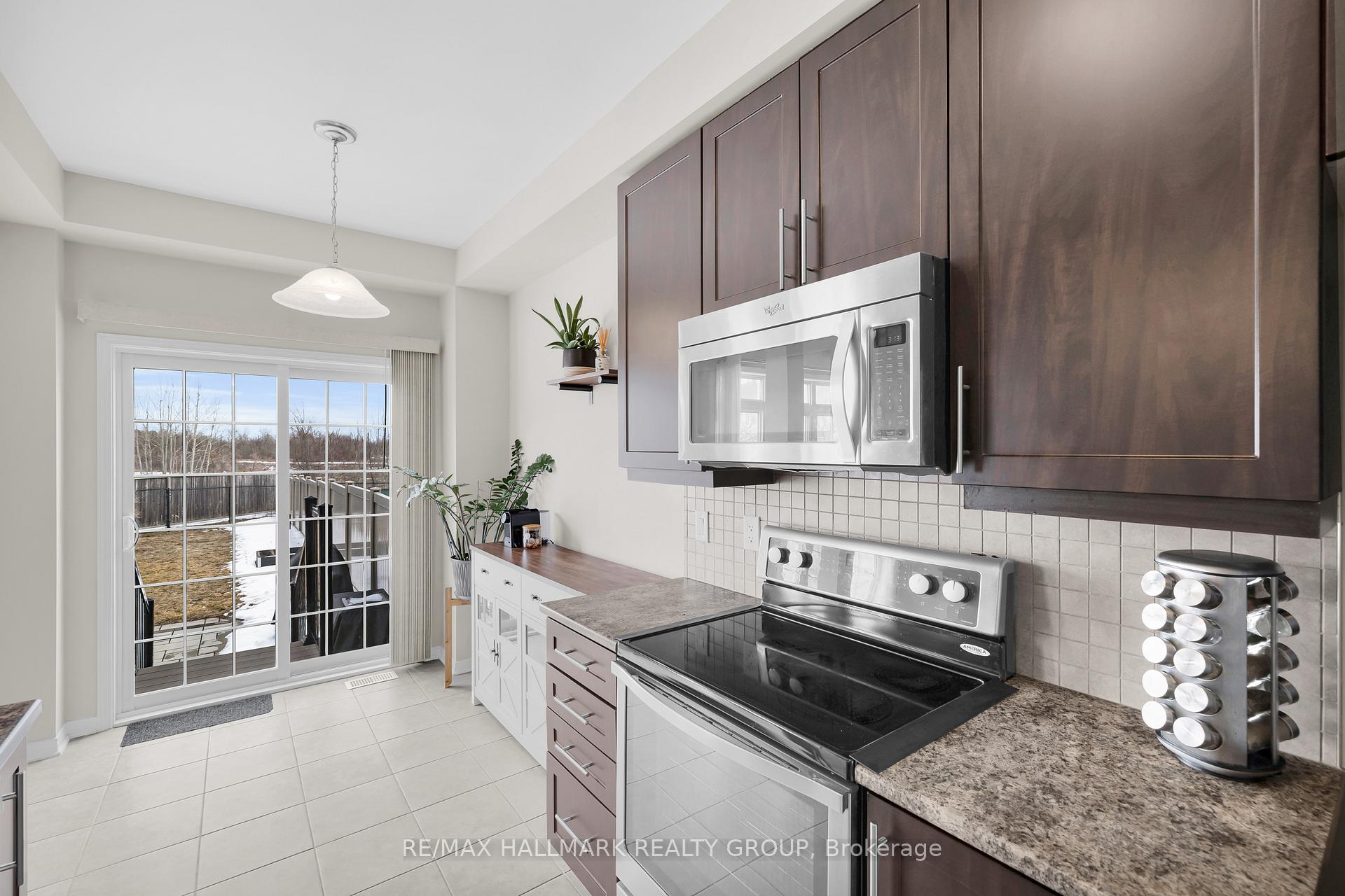 Photo 10 of 132 Laramie Crescent, Ottawa, Barrhaven - Stonebridge — HOMEH