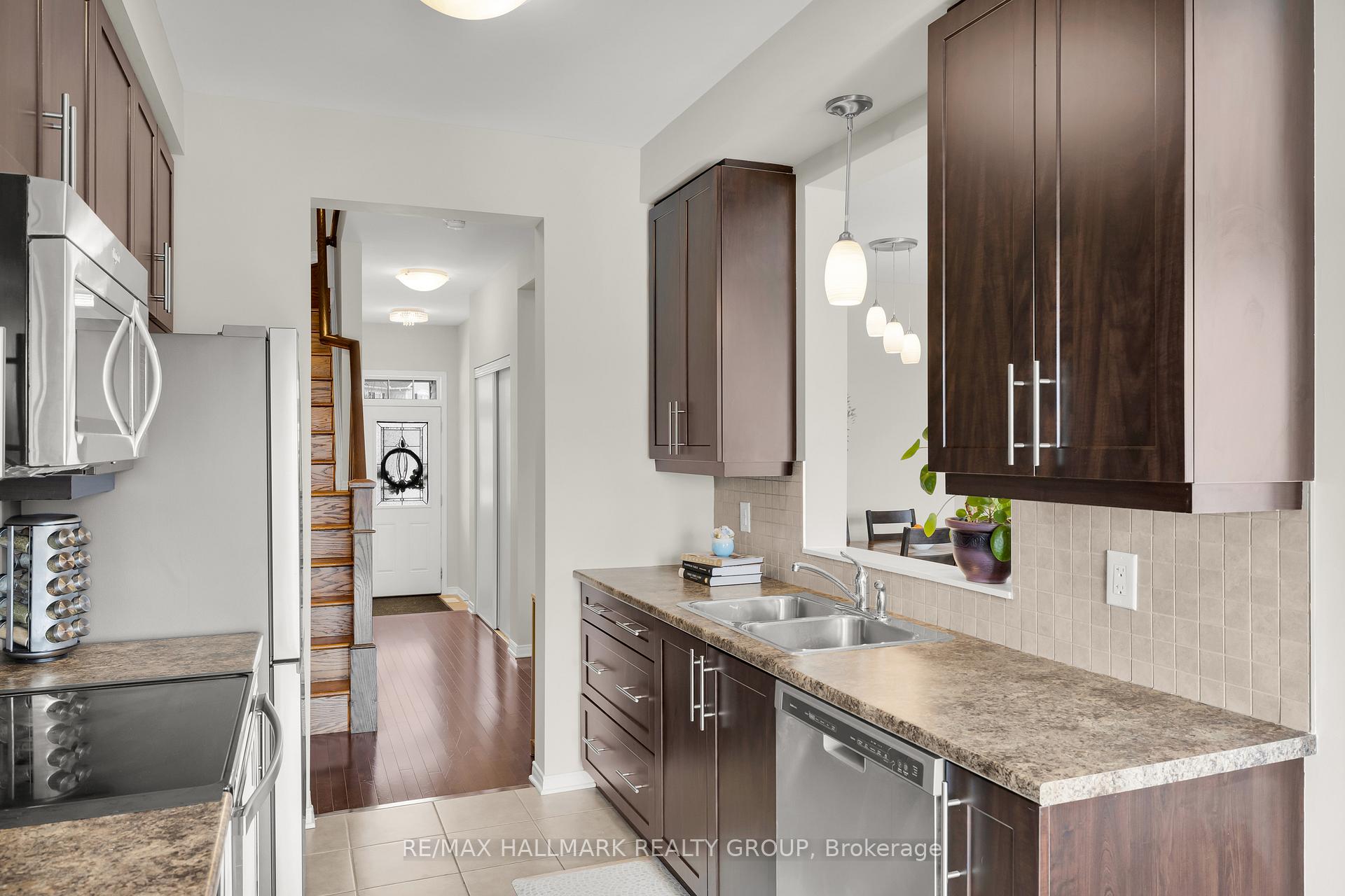 Photo 11 of 132 Laramie Crescent, Ottawa, Barrhaven - Stonebridge — HOMEH