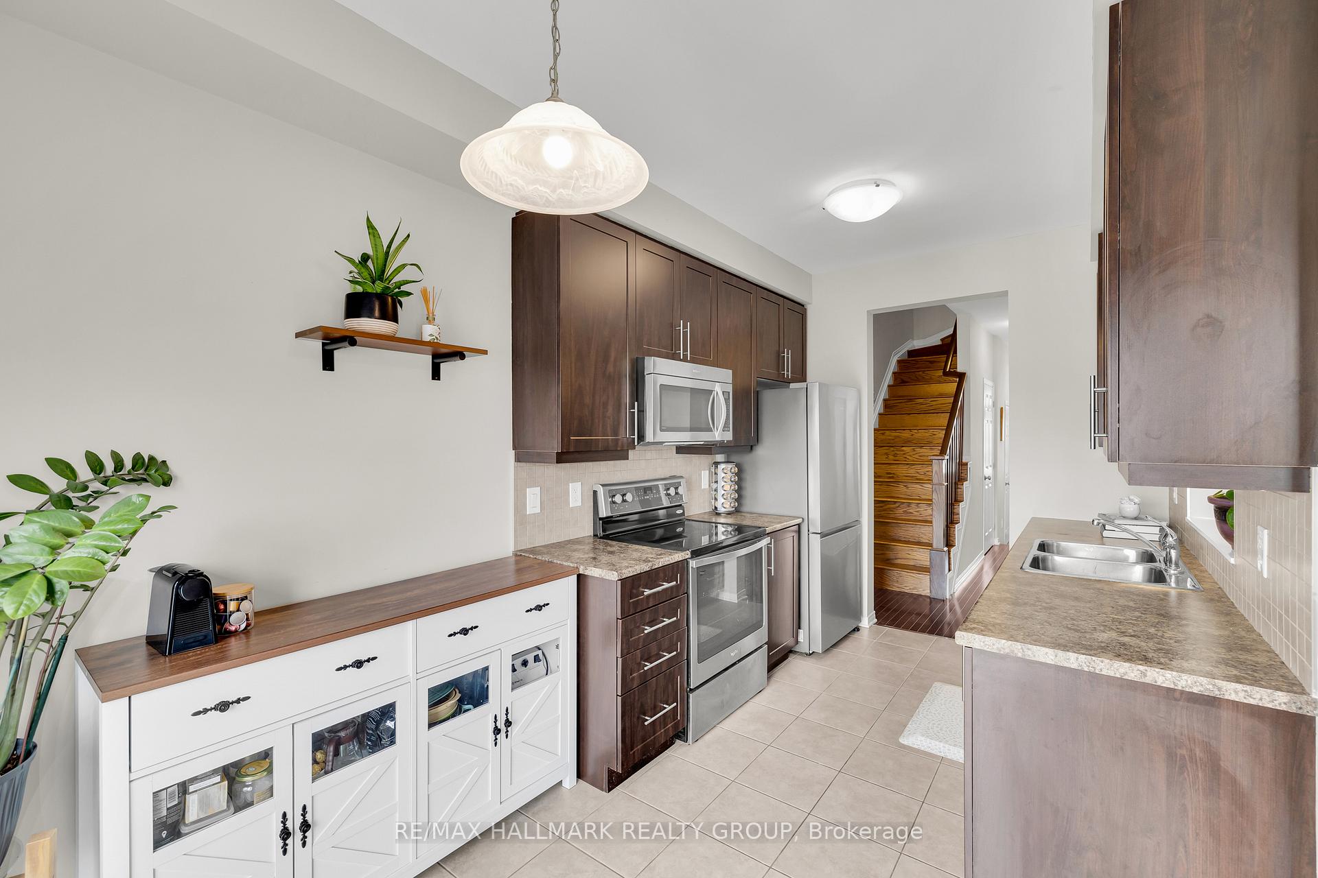 Photo 12 of 132 Laramie Crescent, Ottawa, Barrhaven - Stonebridge — HOMEH