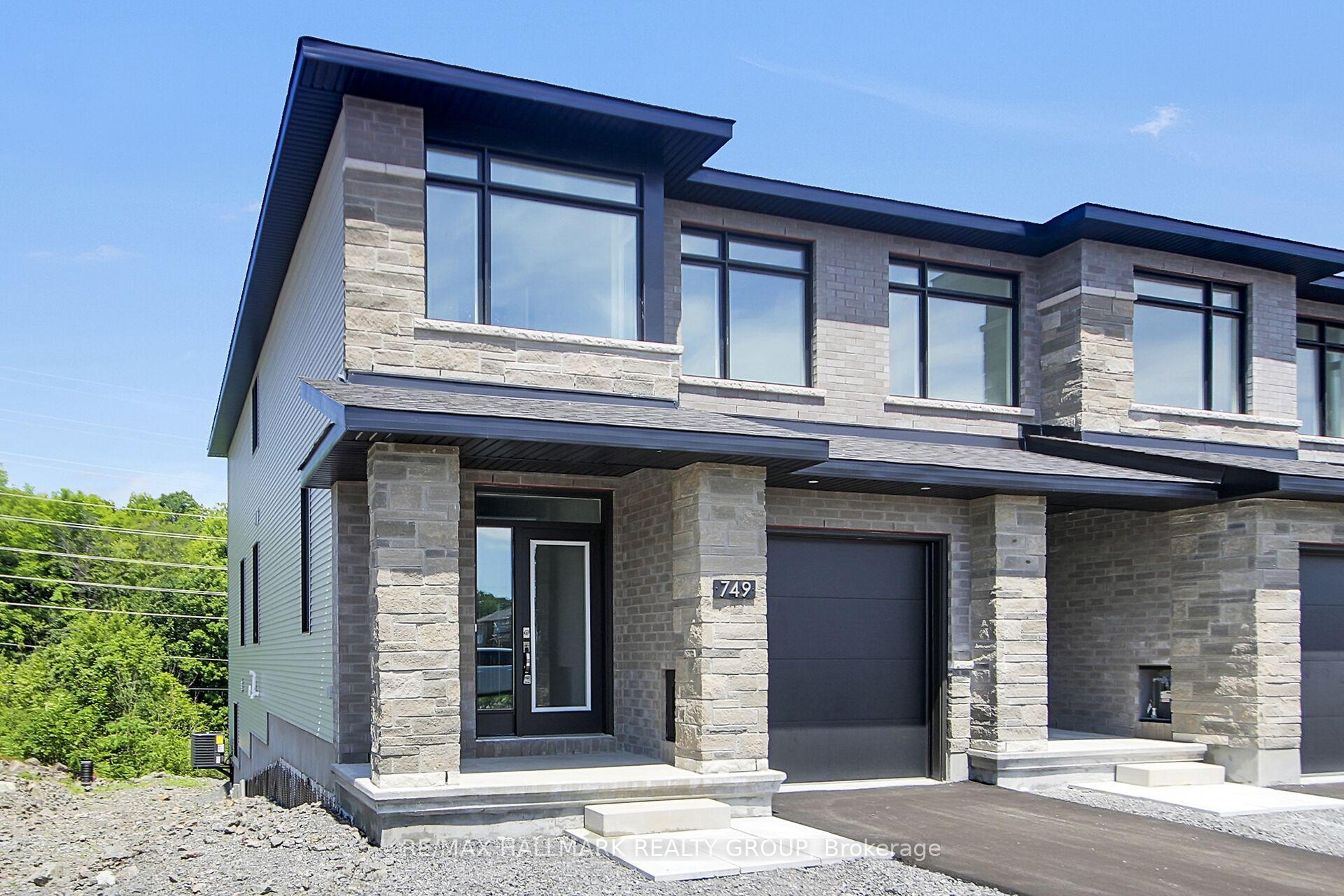 Photo 2 of 749 Newstead Crescent, Ottawa, Kanata - Kanata Lakes/Heritage Hills — HOMEH