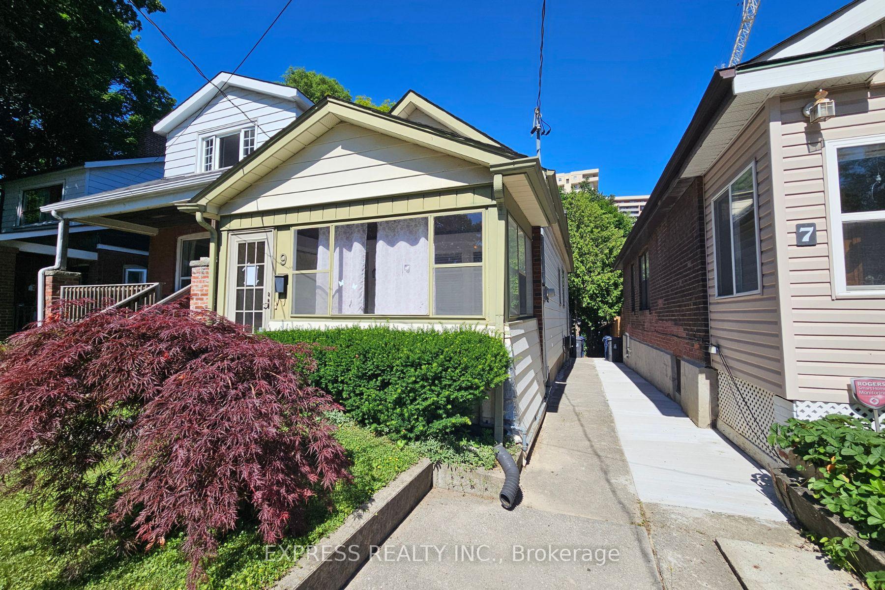 Photo 3 of 9 Bryant Avenue, Toronto, Crescent Town — HOMEH