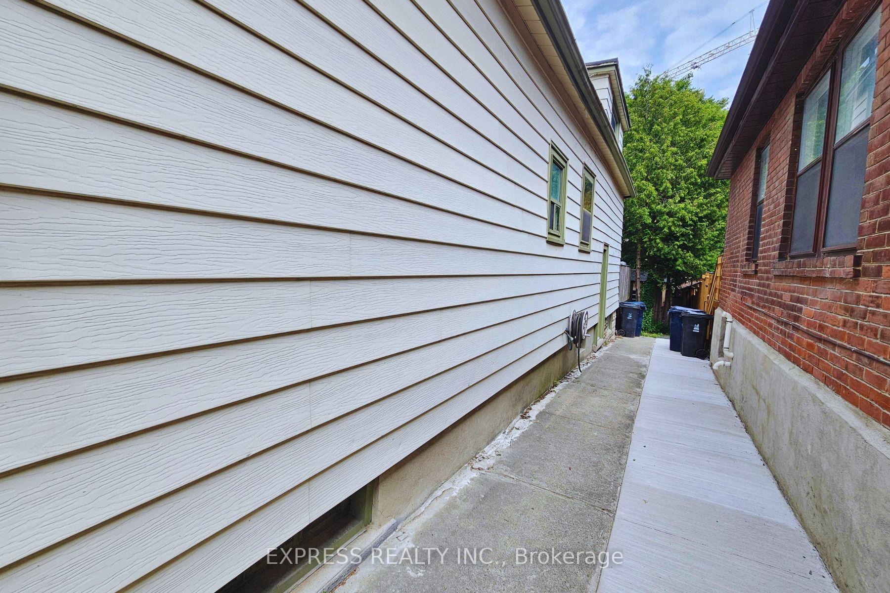 Photo 4 of 9 Bryant Avenue, Toronto, Crescent Town — HOMEH