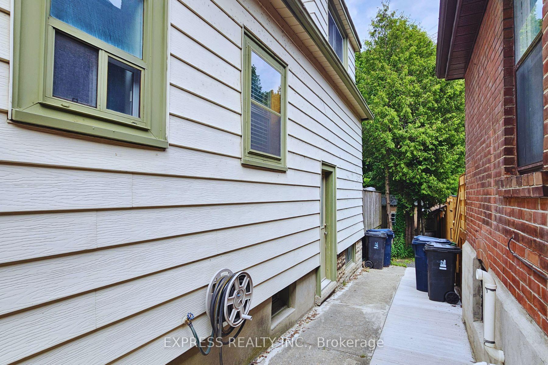 Photo 5 of 9 Bryant Avenue, Toronto, Crescent Town — HOMEH