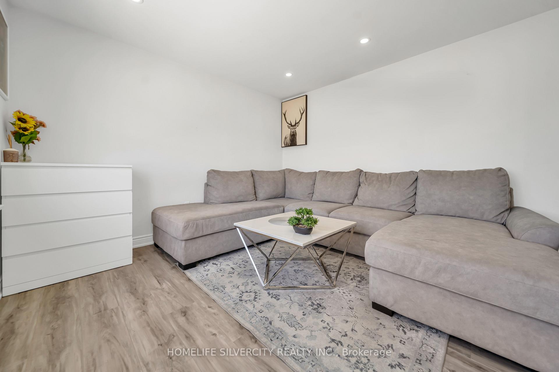 Photo 10 of 19 Pleasantview Avenue, Brampton, Brampton West — HOMEH