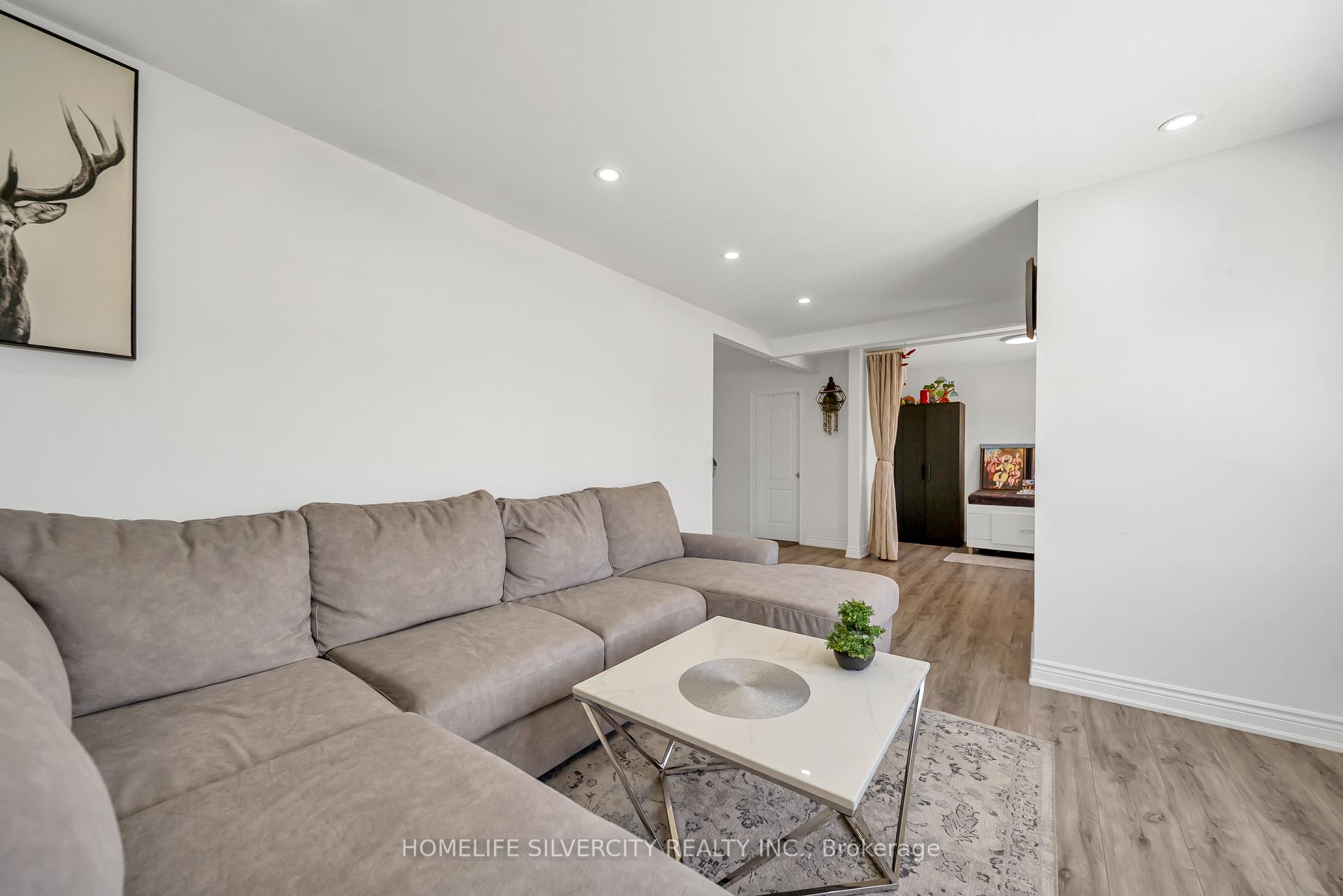 Photo 12 of 19 Pleasantview Avenue, Brampton, Brampton West — HOMEH