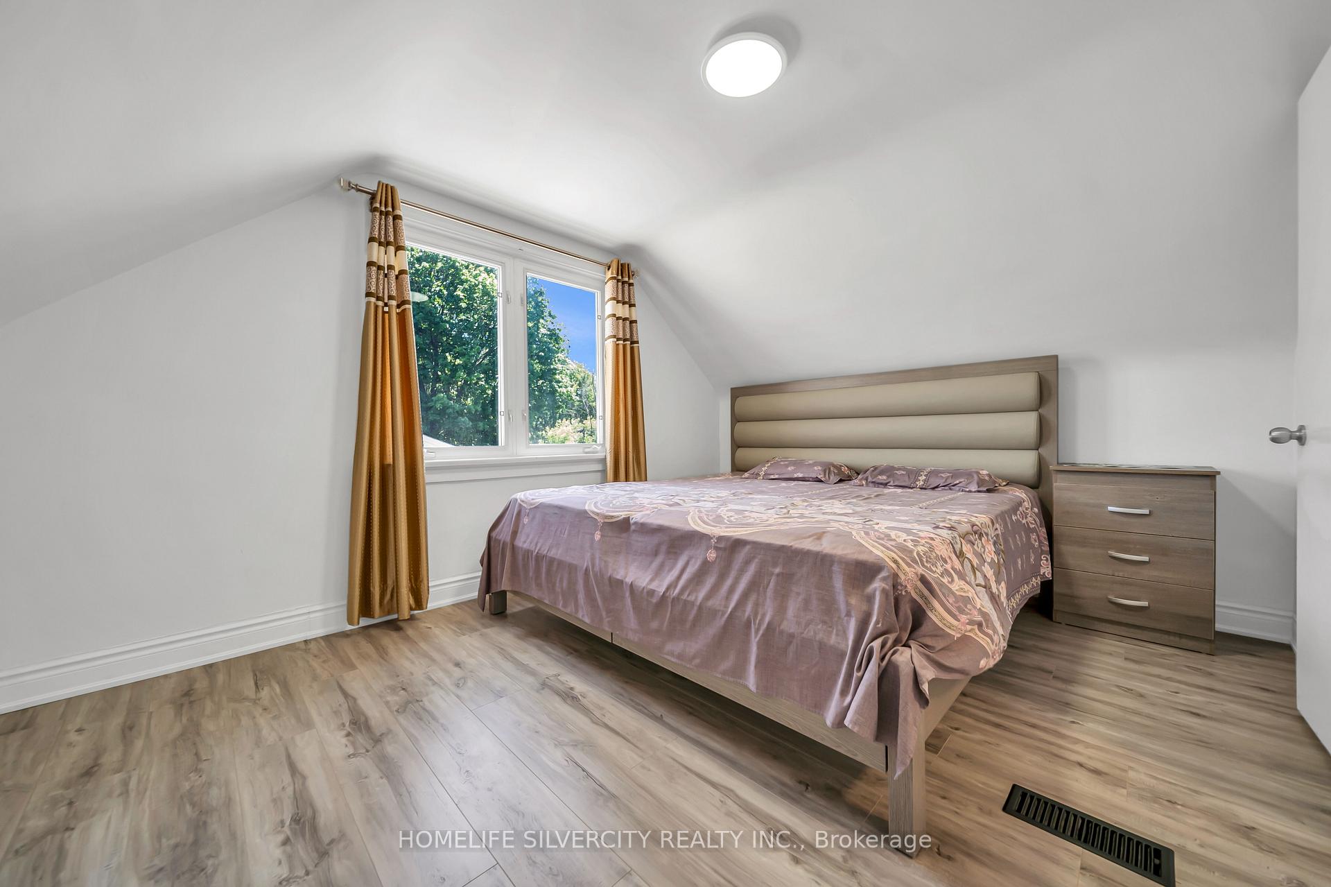 Photo 20 of 19 Pleasantview Avenue, Brampton, Brampton West — HOMEH