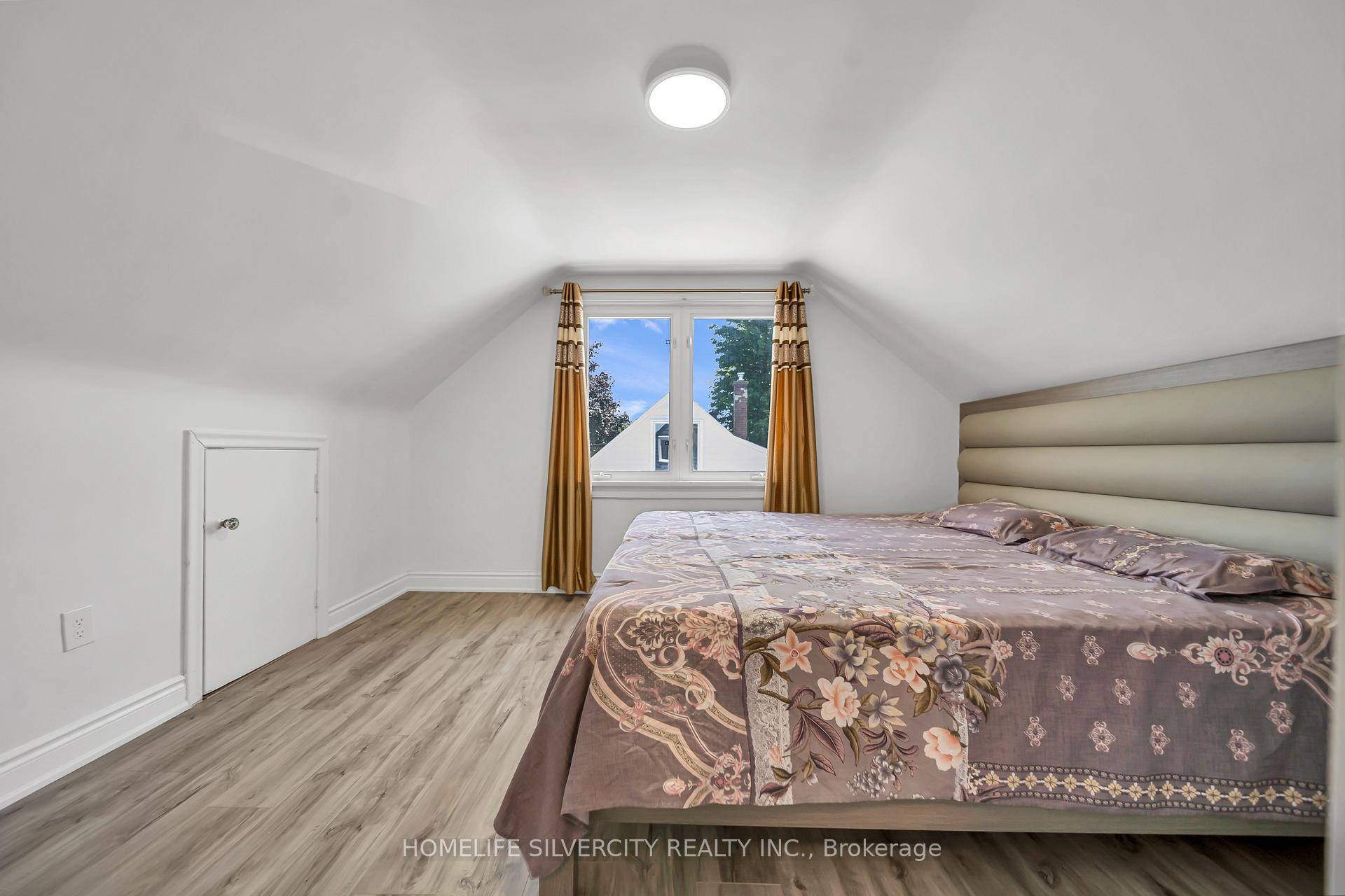 Photo 21 of 19 Pleasantview Avenue, Brampton, Brampton West — HOMEH