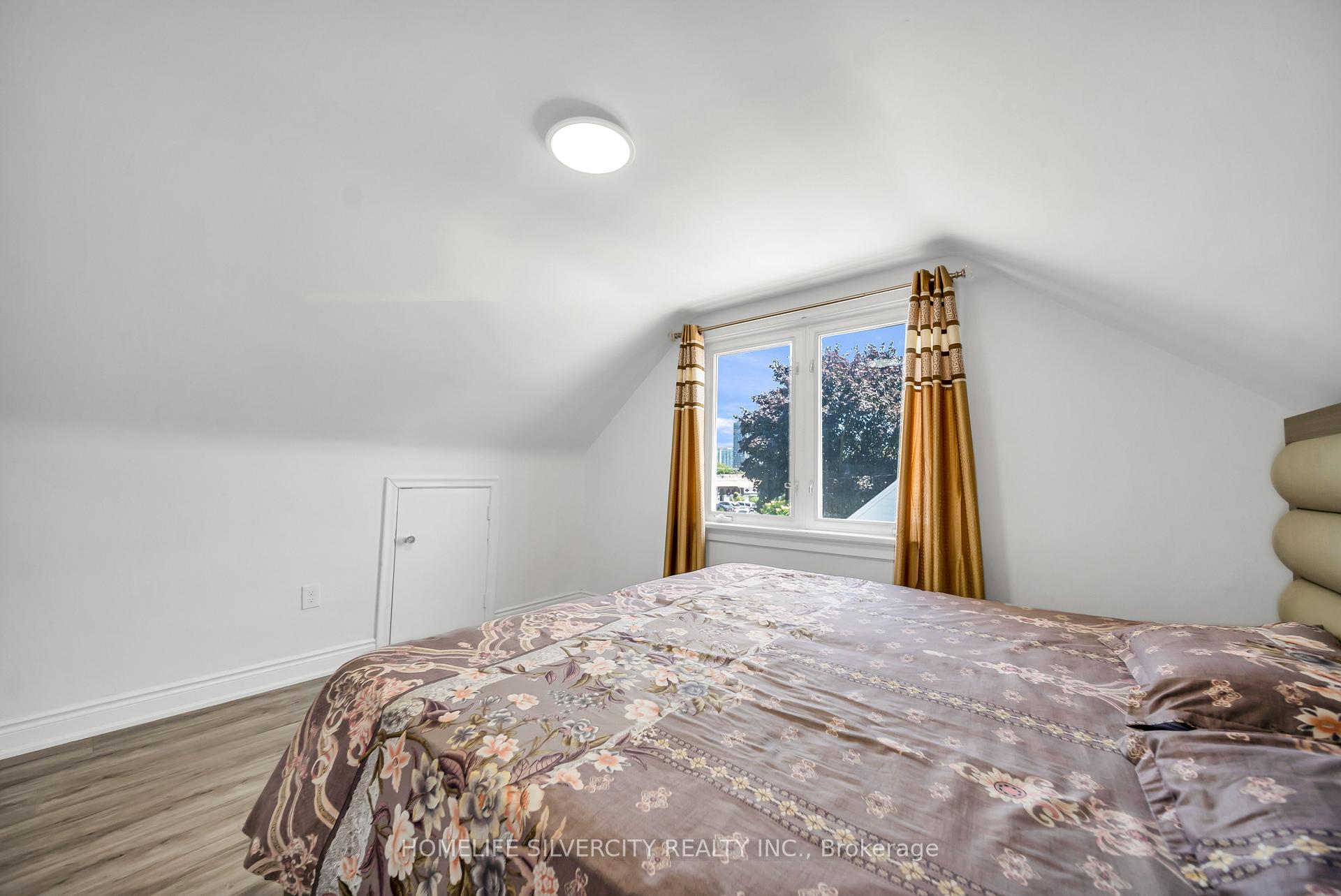 Photo 22 of 19 Pleasantview Avenue, Brampton, Brampton West — HOMEH