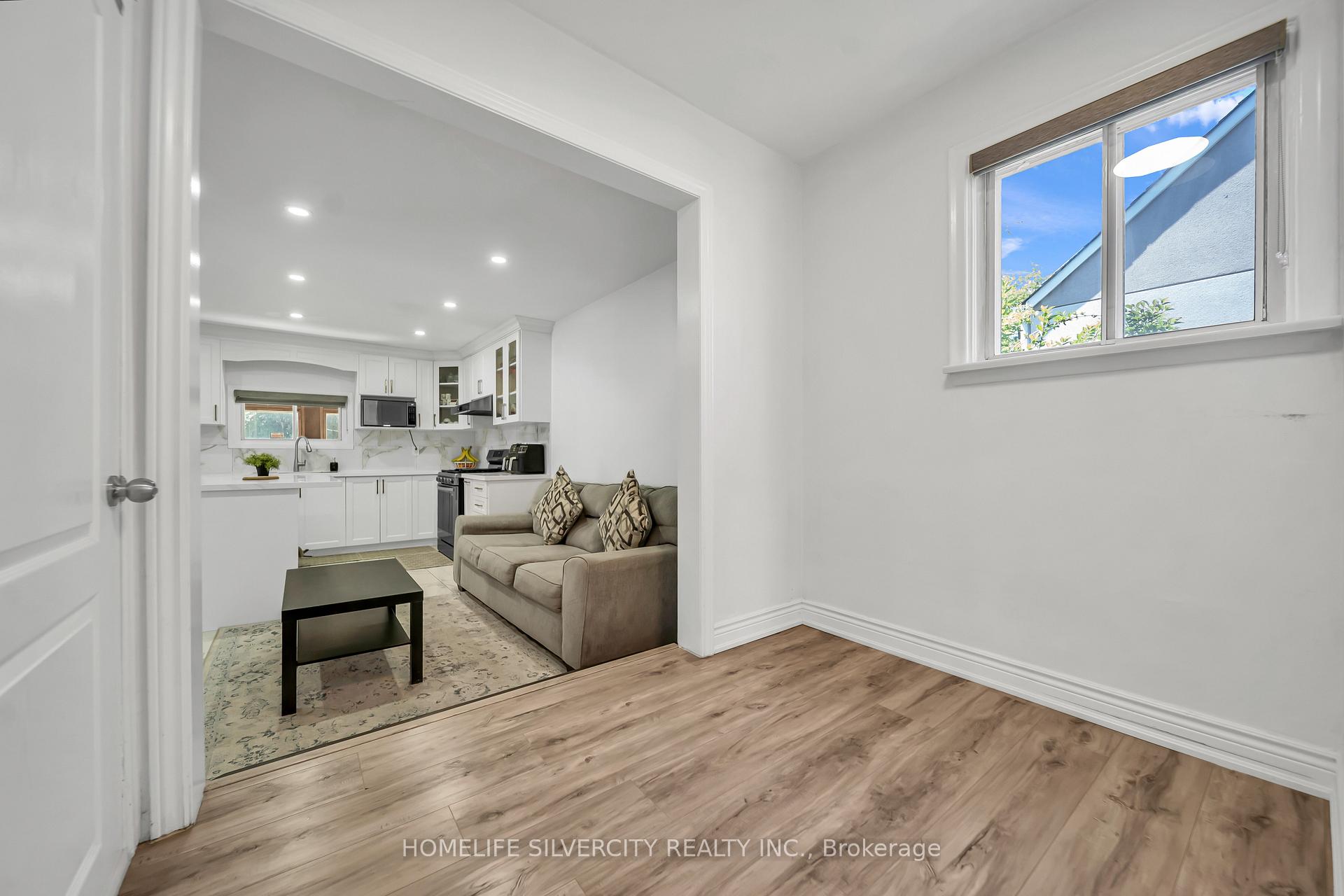 Photo 23 of 19 Pleasantview Avenue, Brampton, Brampton West — HOMEH
