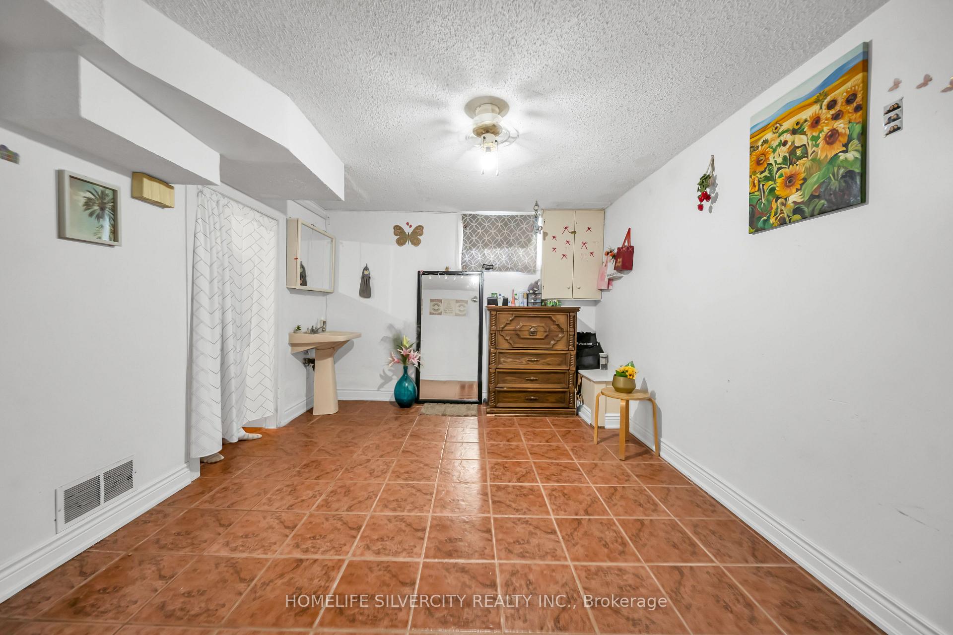 Photo 40 of 19 Pleasantview Avenue, Brampton, Brampton West — HOMEH