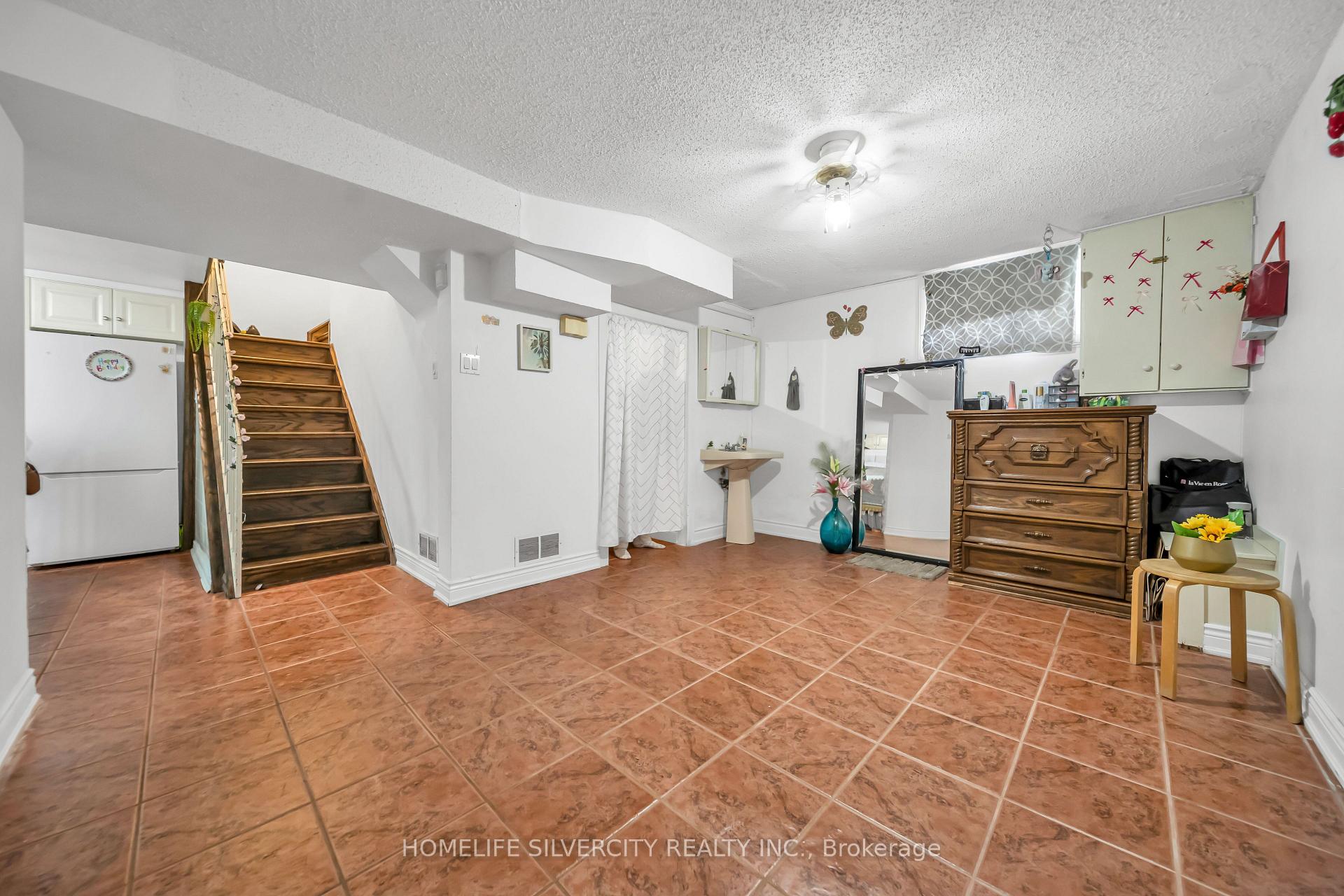Photo 41 of 19 Pleasantview Avenue, Brampton, Brampton West — HOMEH