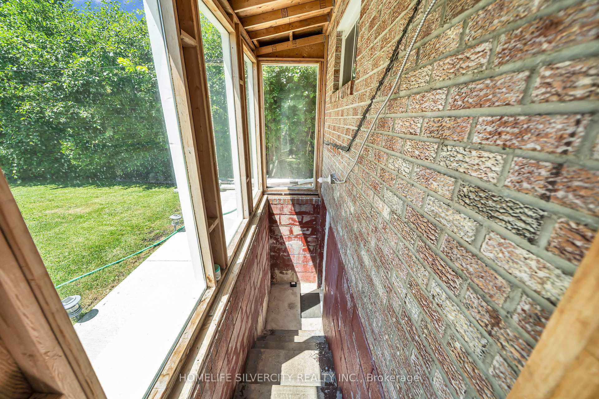 Photo 44 of 19 Pleasantview Avenue, Brampton, Brampton West — HOMEH