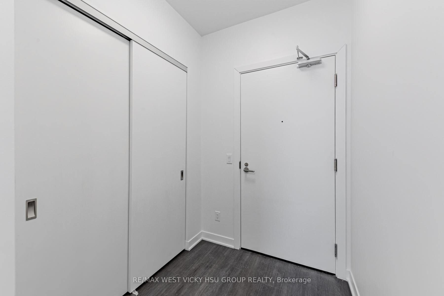 Photo 4 of Unit 810, 185 Alberta Avenue, Toronto, Oakwood Village — HOMEH