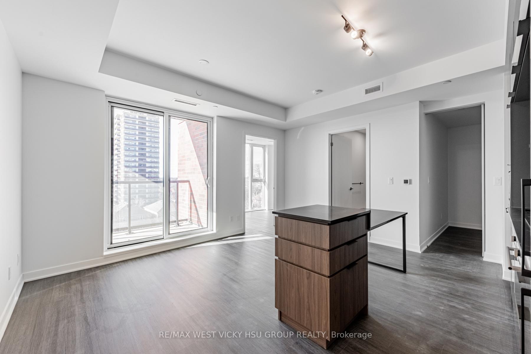 Photo 5 of Unit 810, 185 Alberta Avenue, Toronto, Oakwood Village — HOMEH