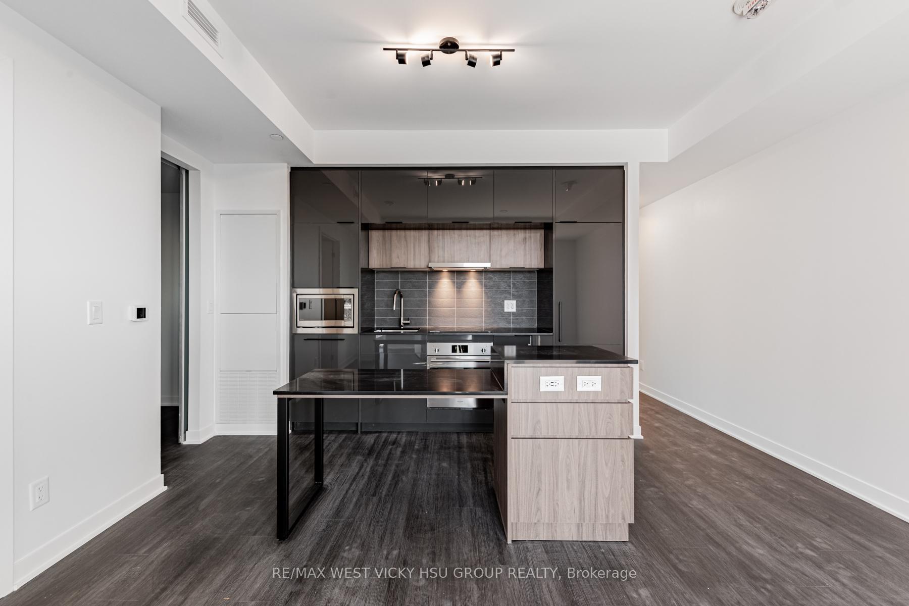 Photo 7 of Unit 810, 185 Alberta Avenue, Toronto, Oakwood Village — HOMEH