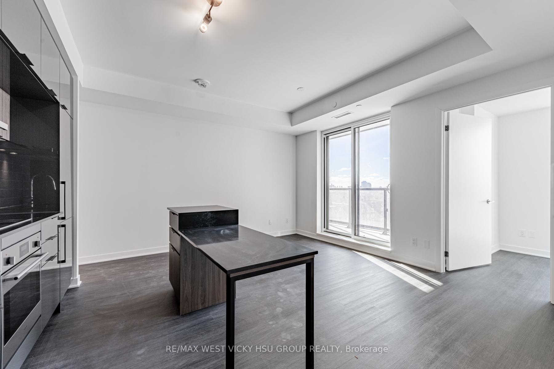 Photo 9 of Unit 810, 185 Alberta Avenue, Toronto, Oakwood Village — HOMEH