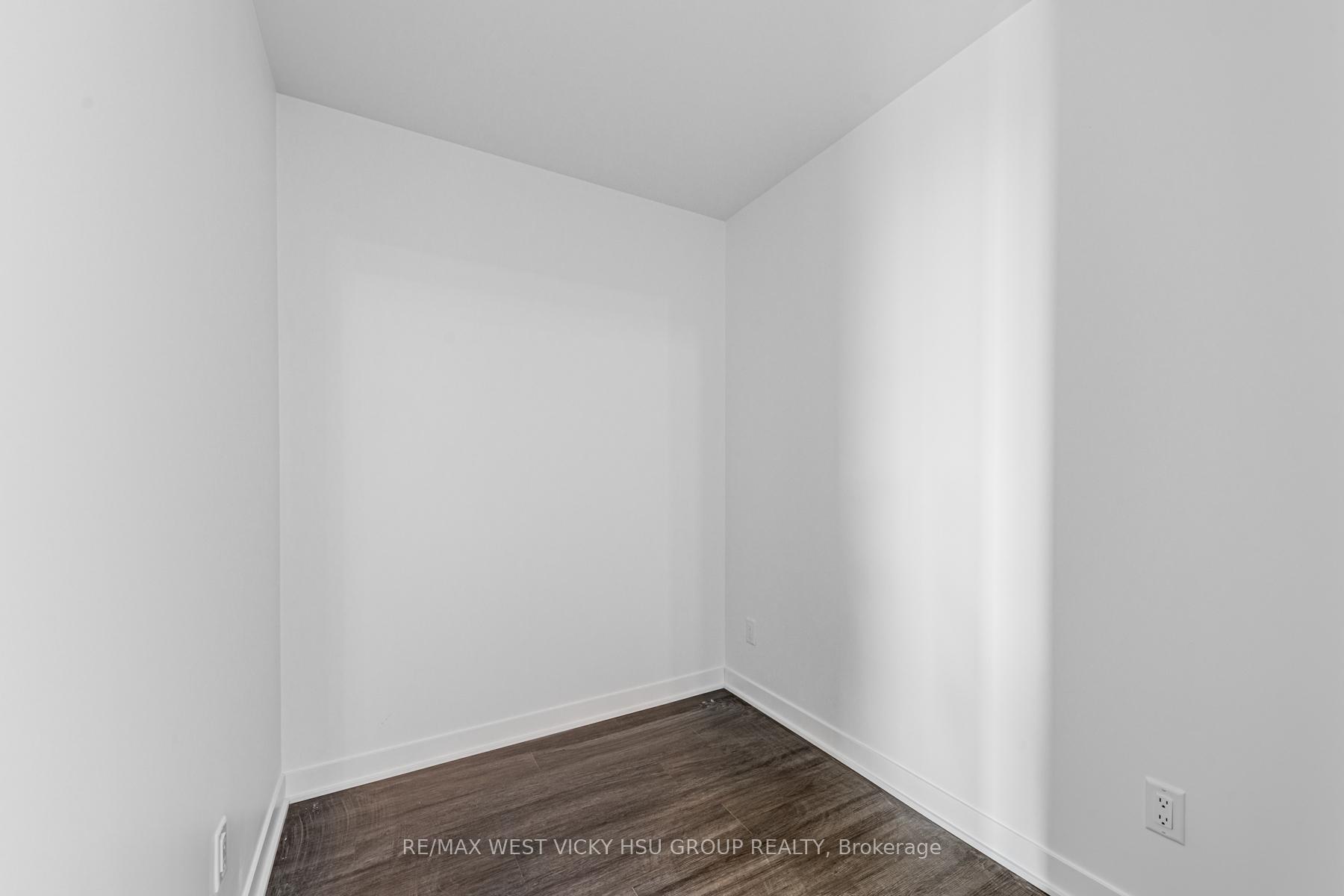 Photo 10 of Unit 810, 185 Alberta Avenue, Toronto, Oakwood Village — HOMEH
