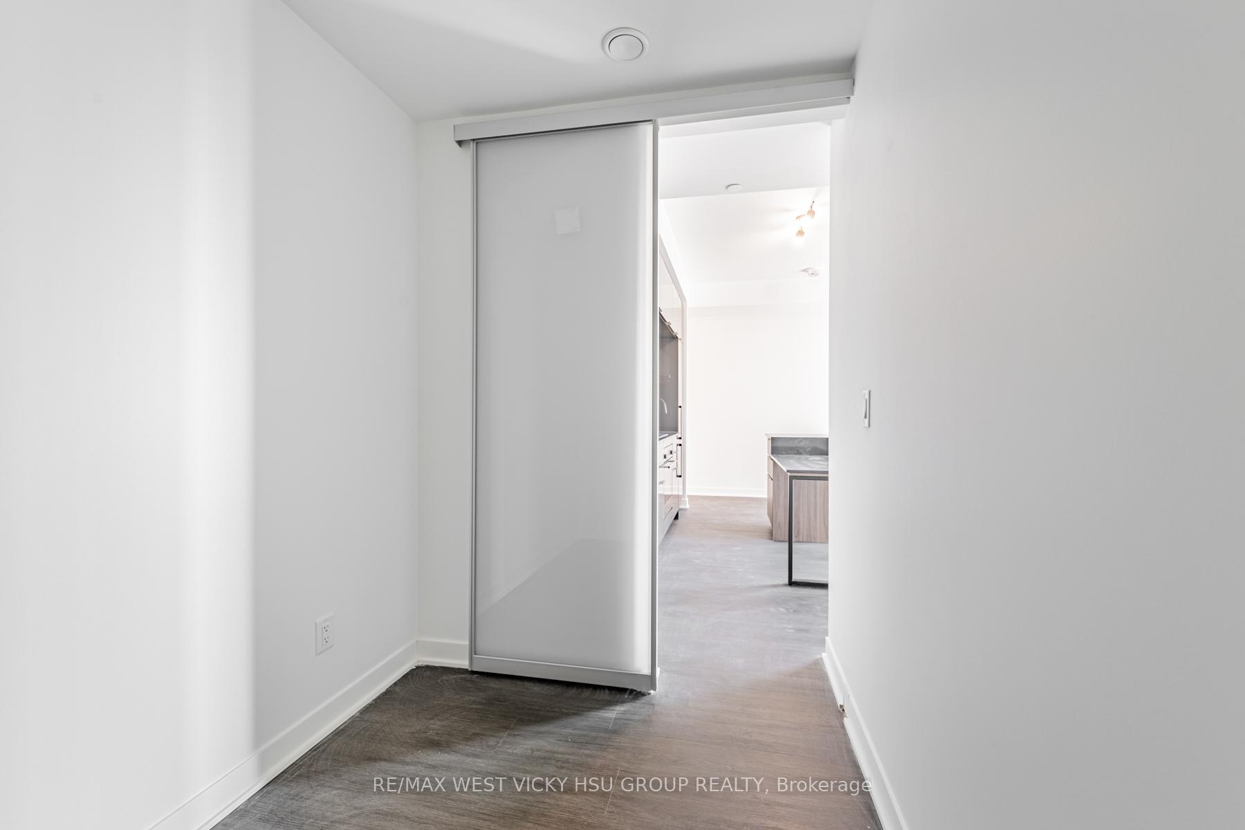 Photo 12 of Unit 810, 185 Alberta Avenue, Toronto, Oakwood Village — HOMEH