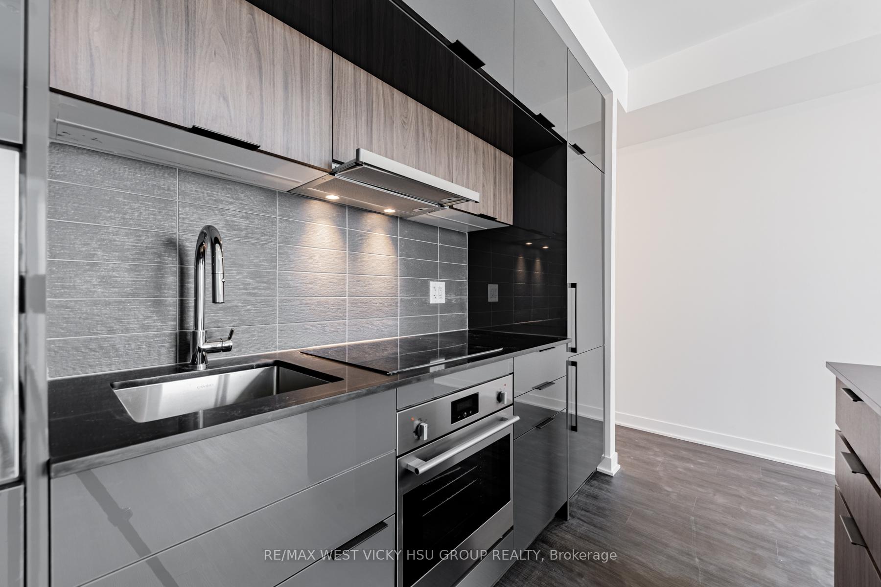 Photo 13 of Unit 810, 185 Alberta Avenue, Toronto, Oakwood Village — HOMEH