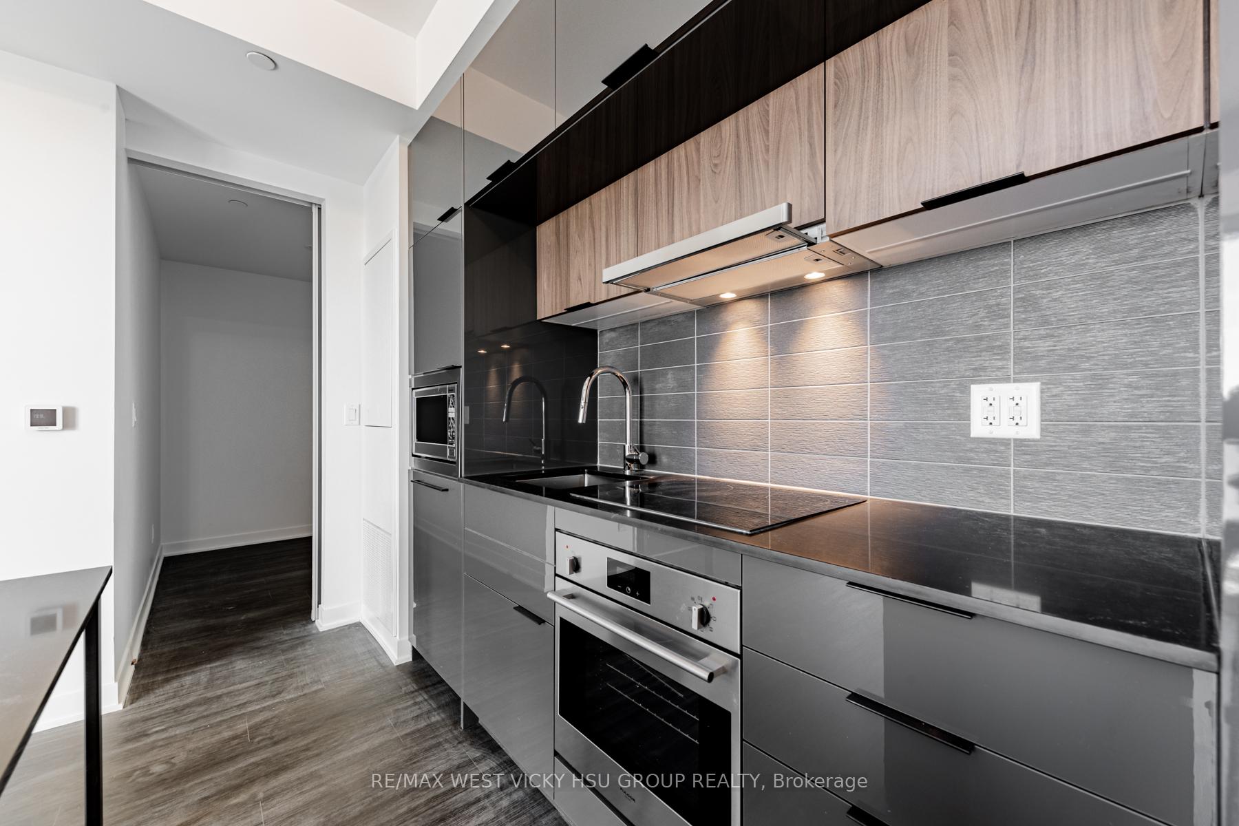 Photo 14 of Unit 810, 185 Alberta Avenue, Toronto, Oakwood Village — HOMEH