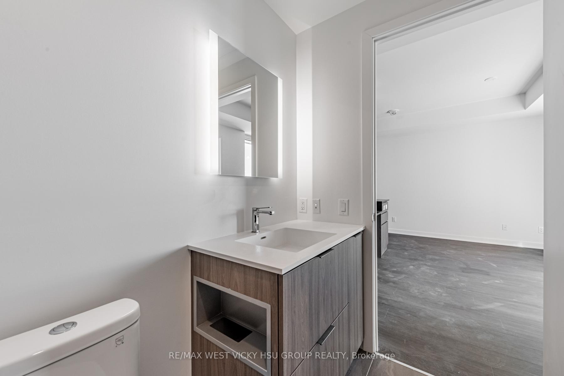 Photo 21 of Unit 810, 185 Alberta Avenue, Toronto, Oakwood Village — HOMEH
