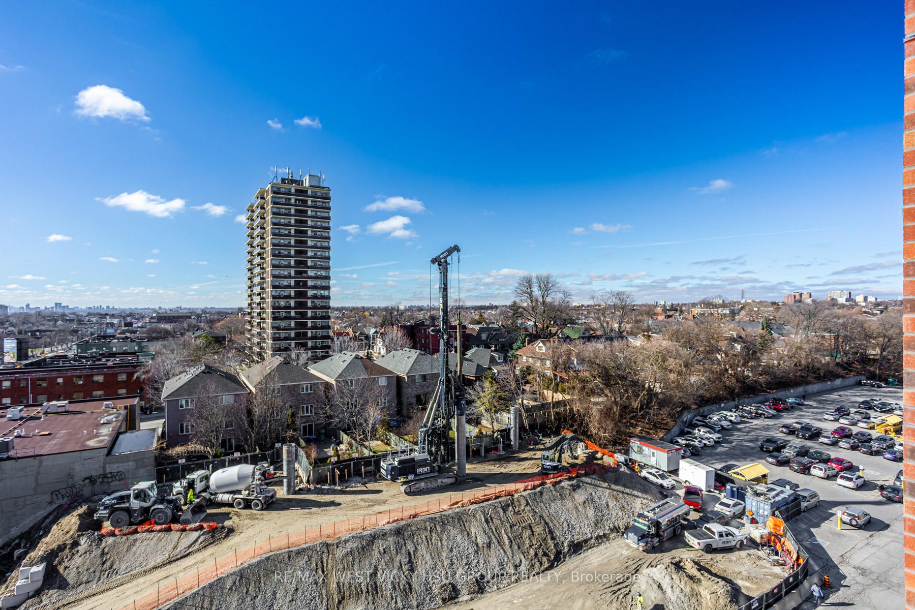 Photo 26 of Unit 810, 185 Alberta Avenue, Toronto, Oakwood Village — HOMEH