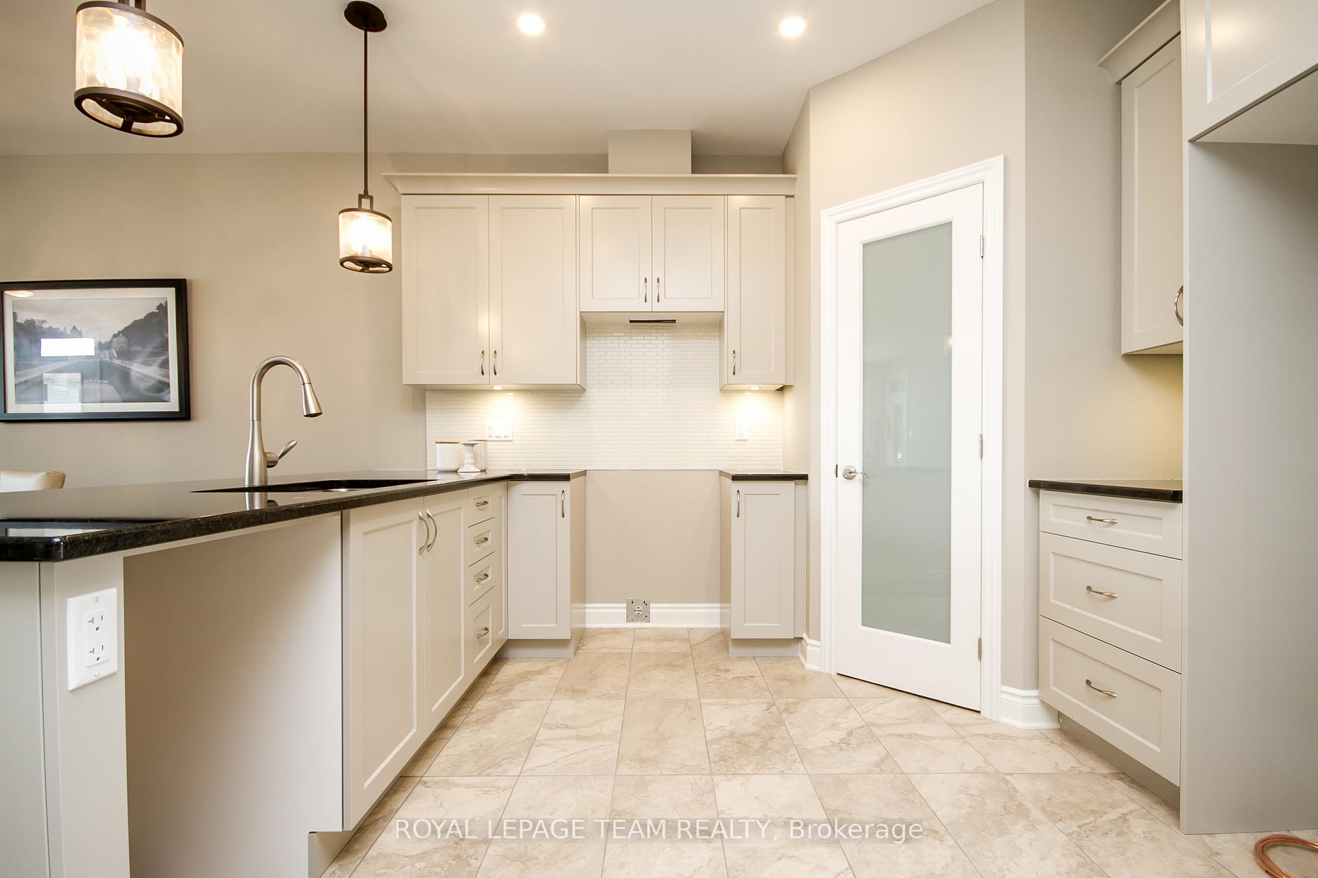 Photo 10 of 1233 Potter Drive, Brockville, Brockville — HOMEH