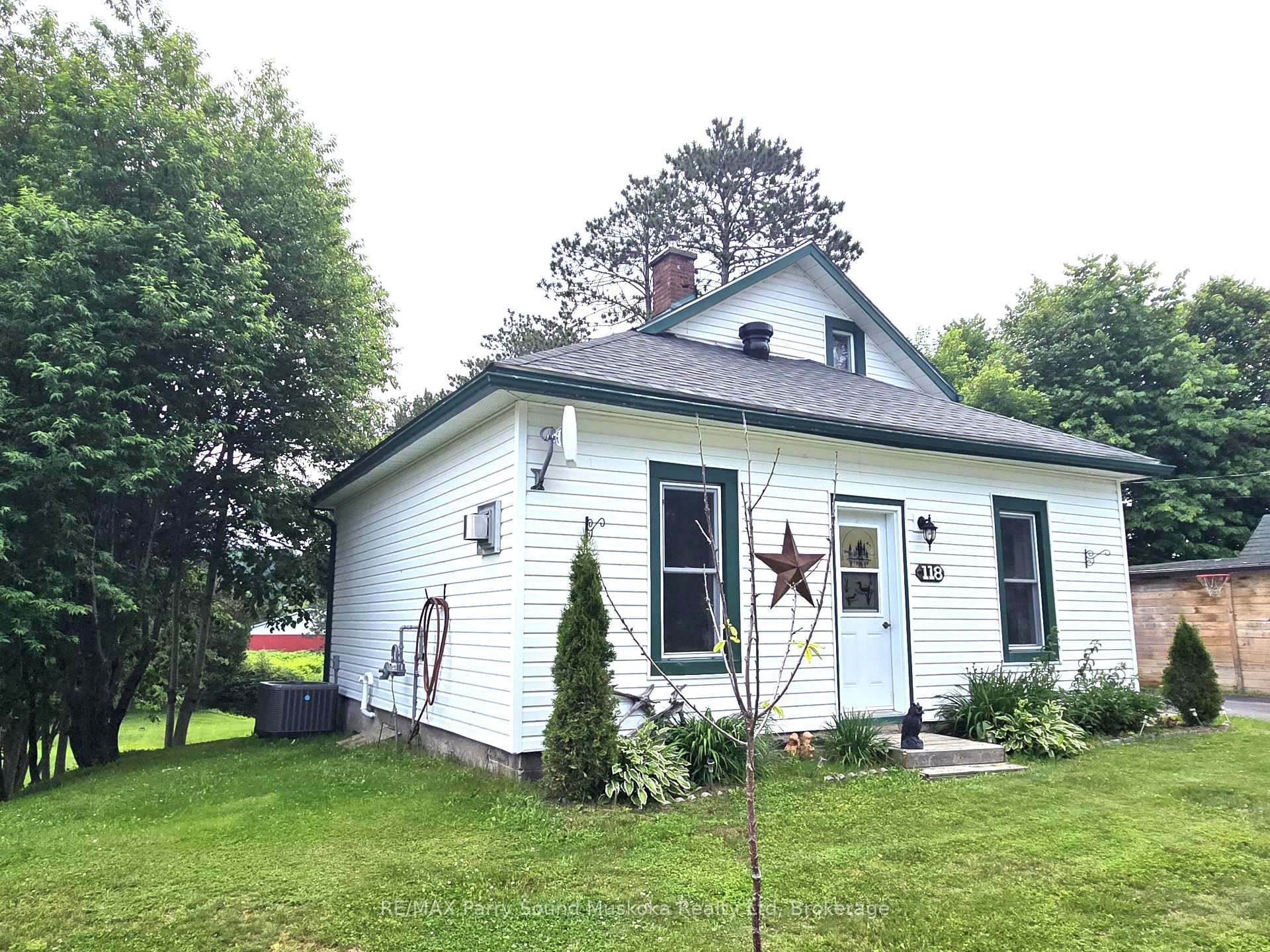 Photo 2 of 118 Dimsdale Street, Burk's Falls — HOMEH
