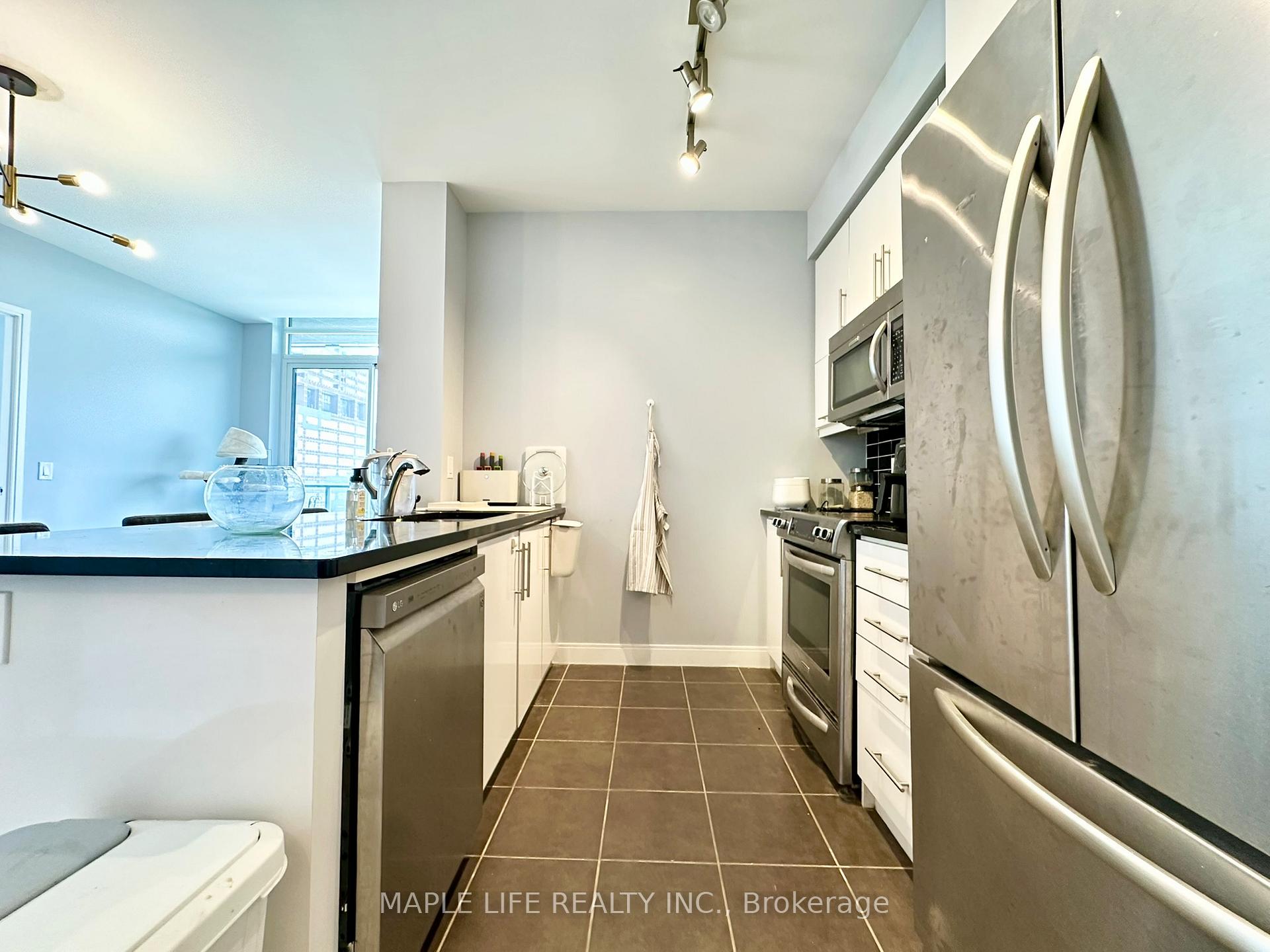 Photo 8 of Unit 702, 825 Church Street, Toronto, Rosedale-Moore Park — HOMEH