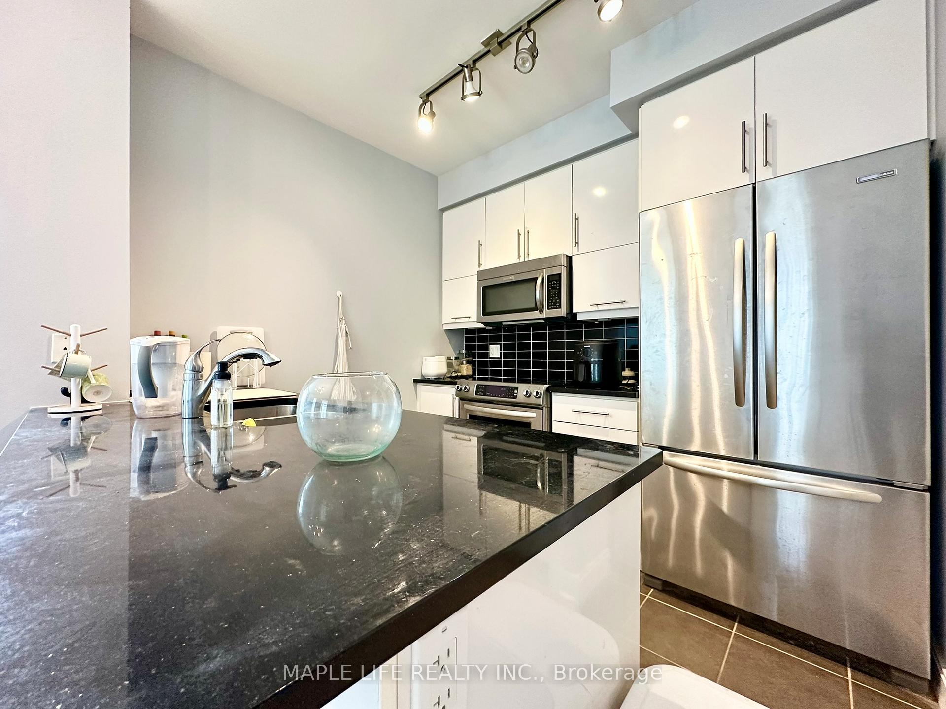 Photo 9 of Unit 702, 825 Church Street, Toronto, Rosedale-Moore Park — HOMEH