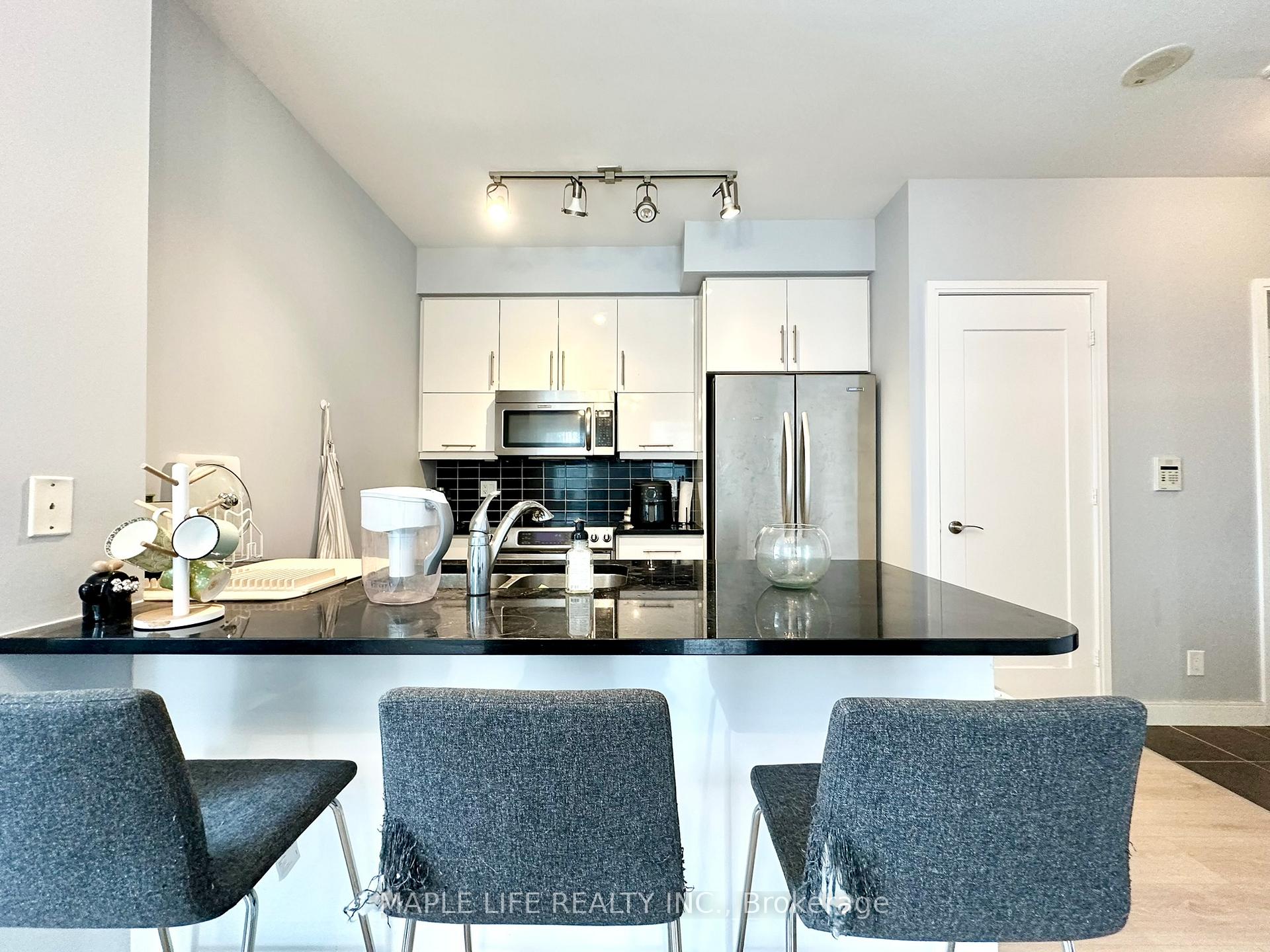 Photo 10 of Unit 702, 825 Church Street, Toronto, Rosedale-Moore Park — HOMEH