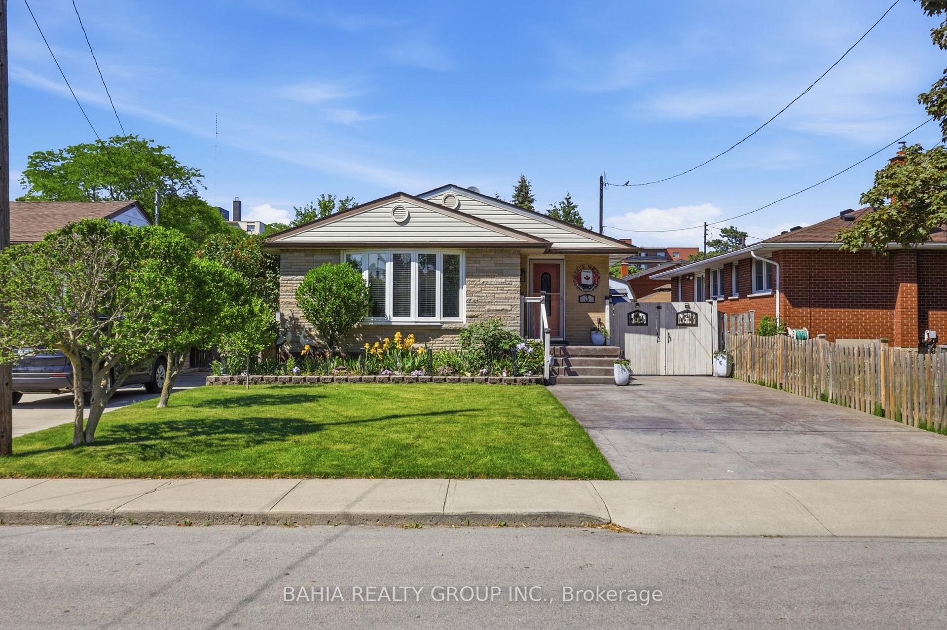 Photo 1 of 3 Kenwood Crescent, Hamilton, Huntington — HOMEH