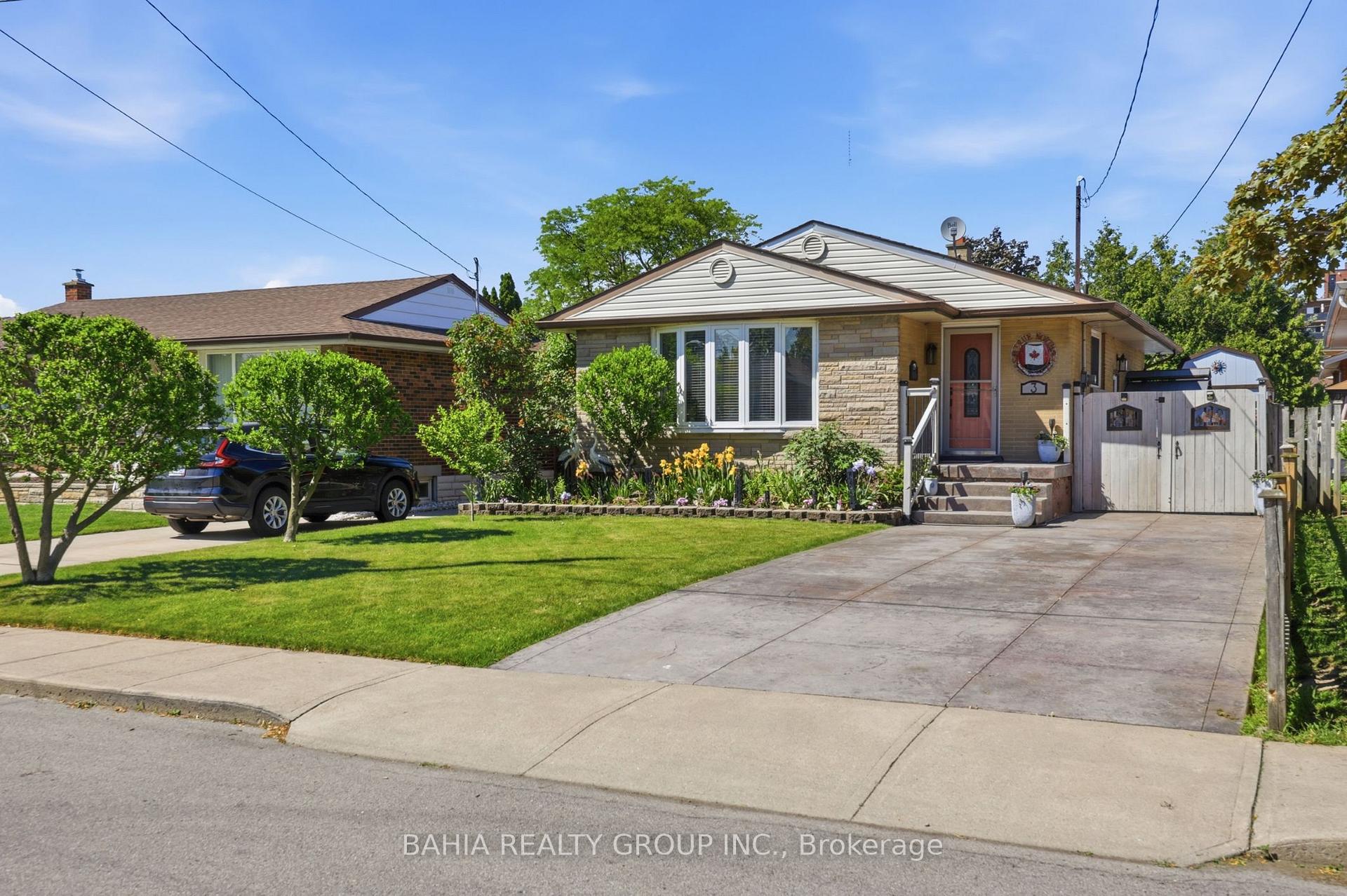 Photo 2 of 3 Kenwood Crescent, Hamilton, Huntington — HOMEH