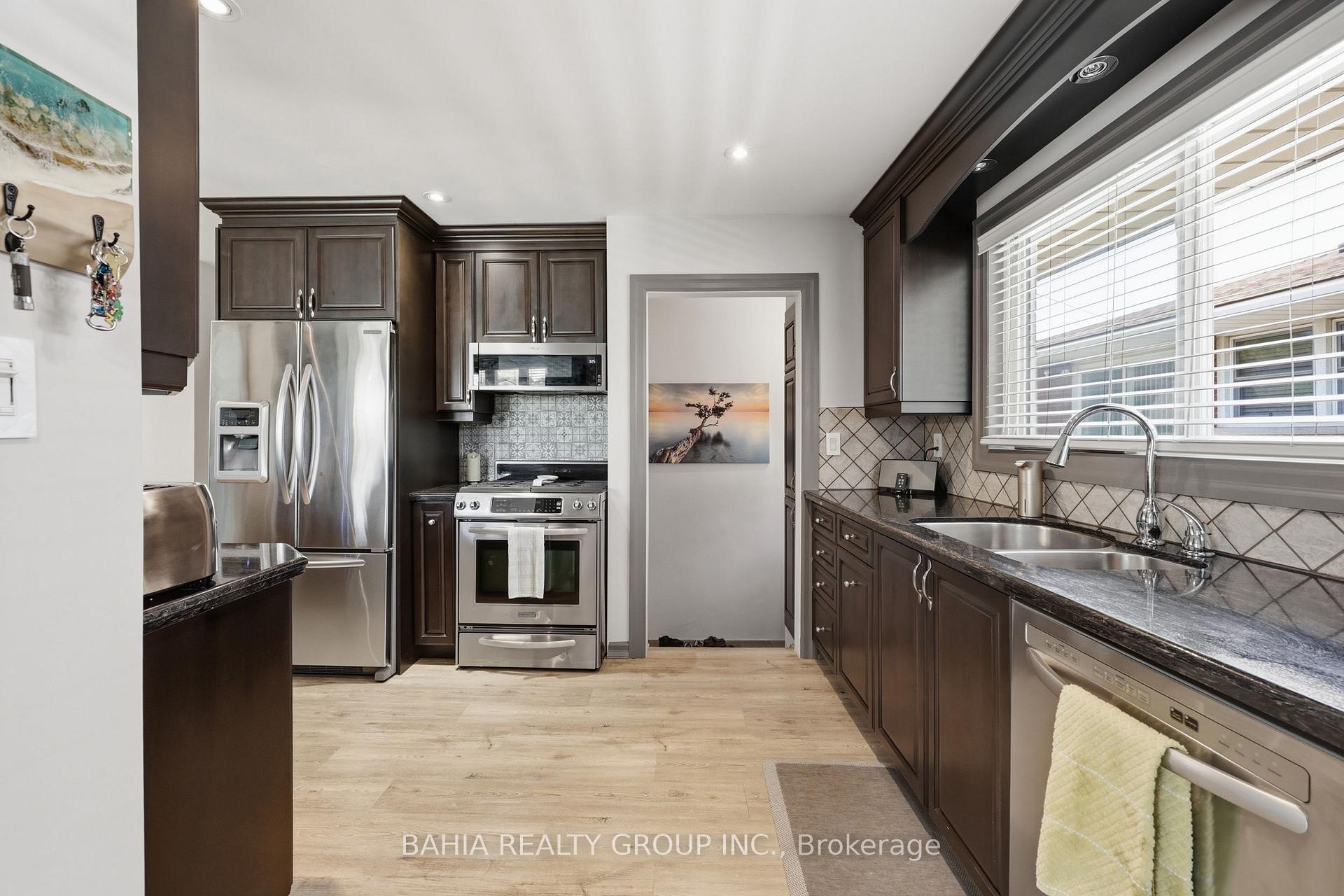 Photo 5 of 3 Kenwood Crescent, Hamilton, Huntington — HOMEH