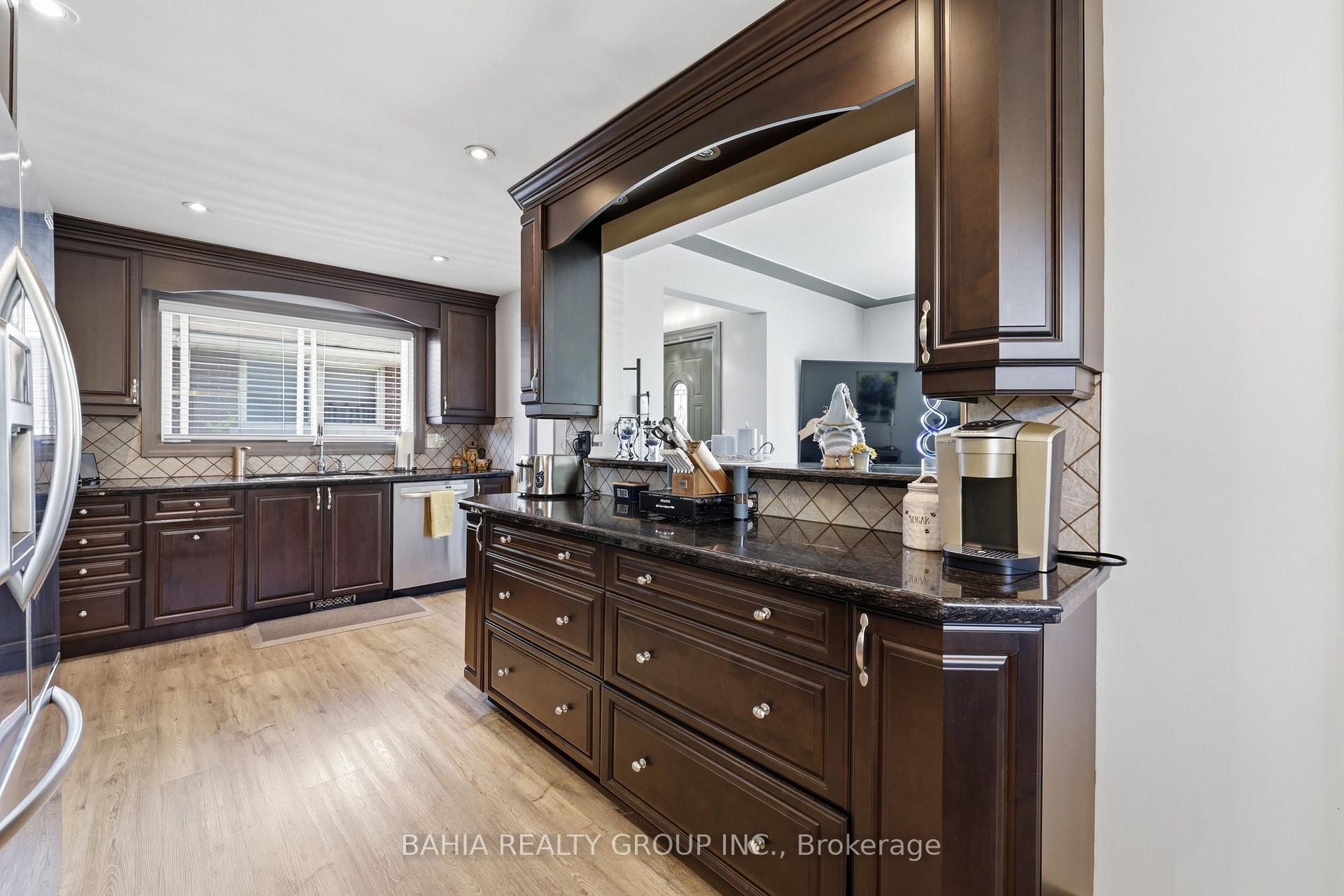 Photo 8 of 3 Kenwood Crescent, Hamilton, Huntington — HOMEH
