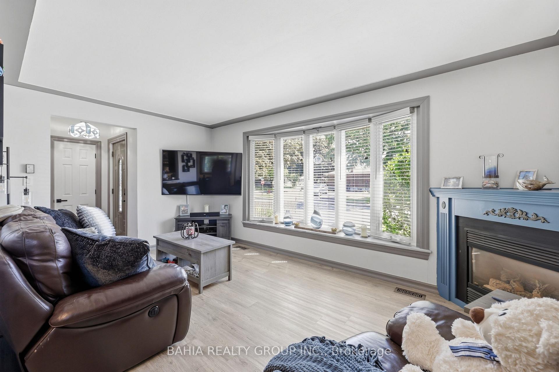 Photo 13 of 3 Kenwood Crescent, Hamilton, Huntington — HOMEH